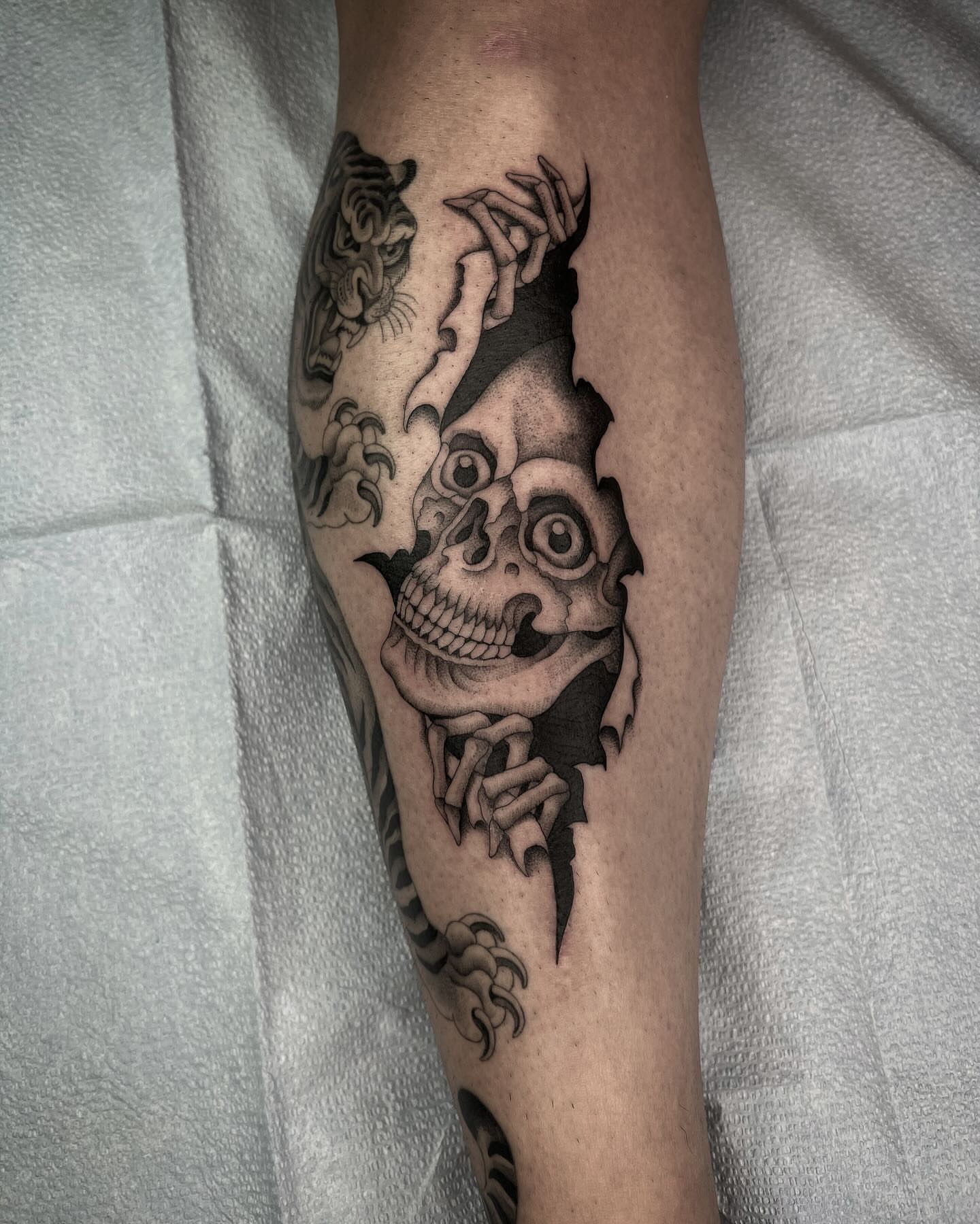 Skull and tiger realism tattoo on the forearm by linahsiaotattoo