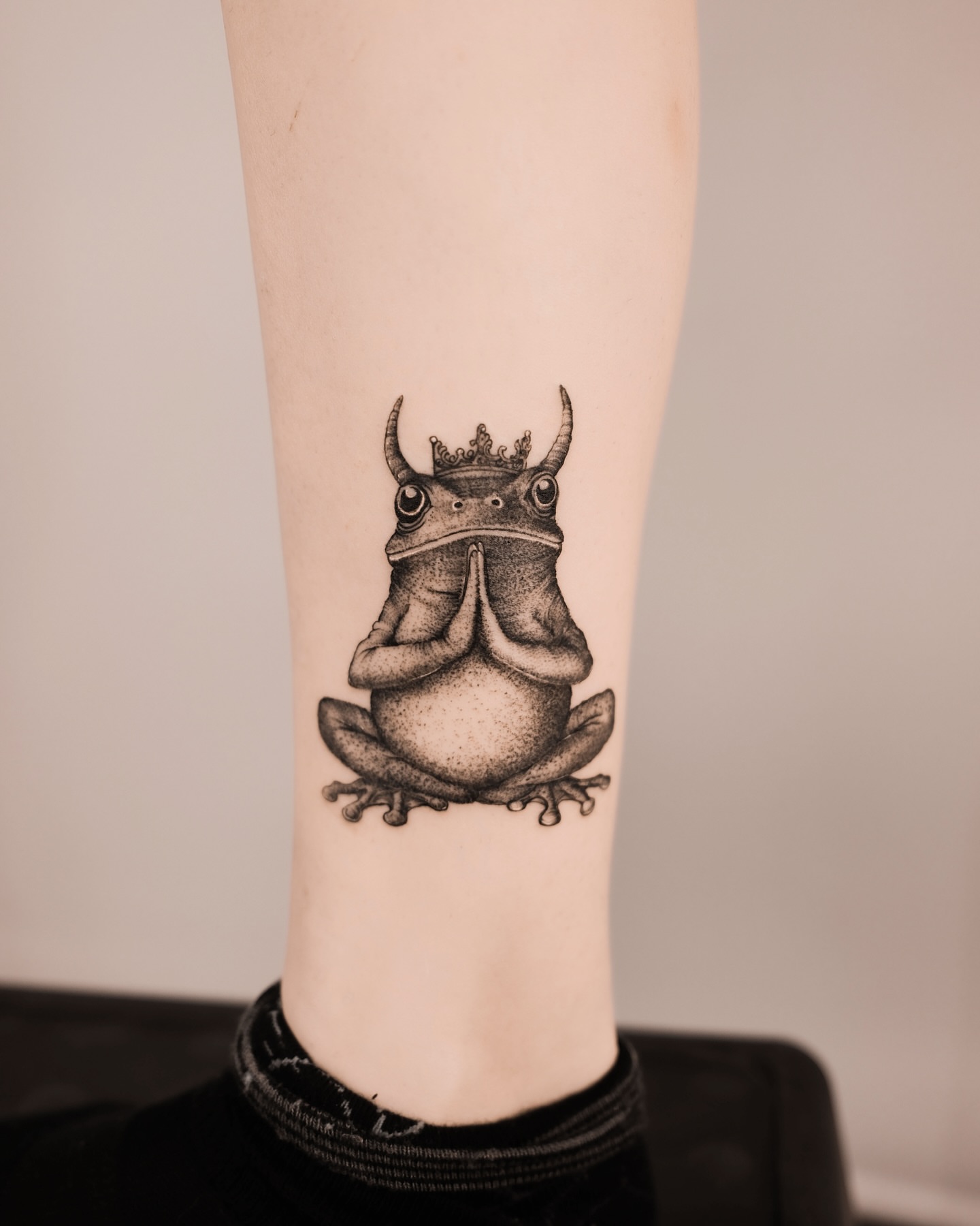 Tattoo by @sky.tattooist17 β dotwork, realism