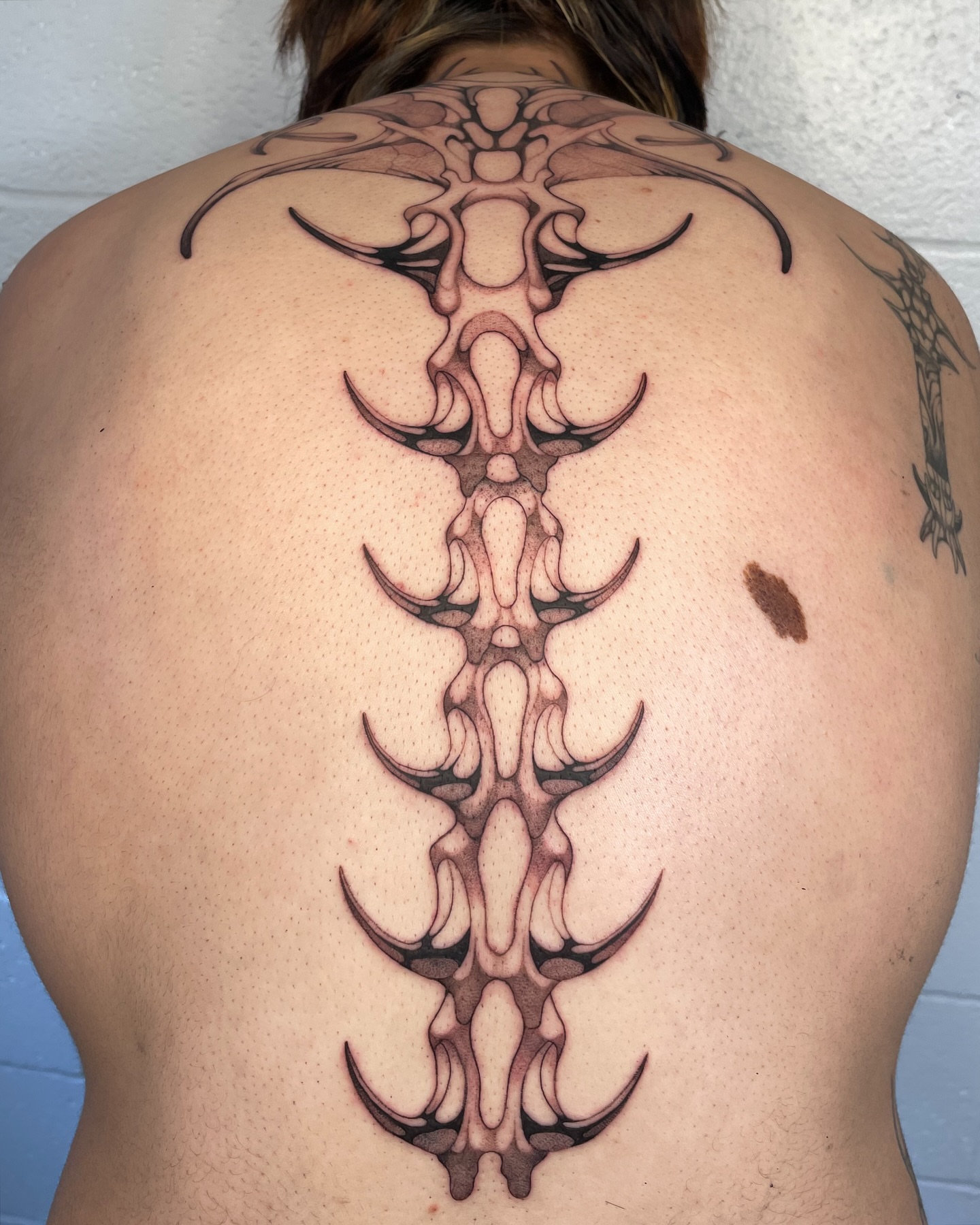 Tattoo by @carolineraer โ dotwork, geometric