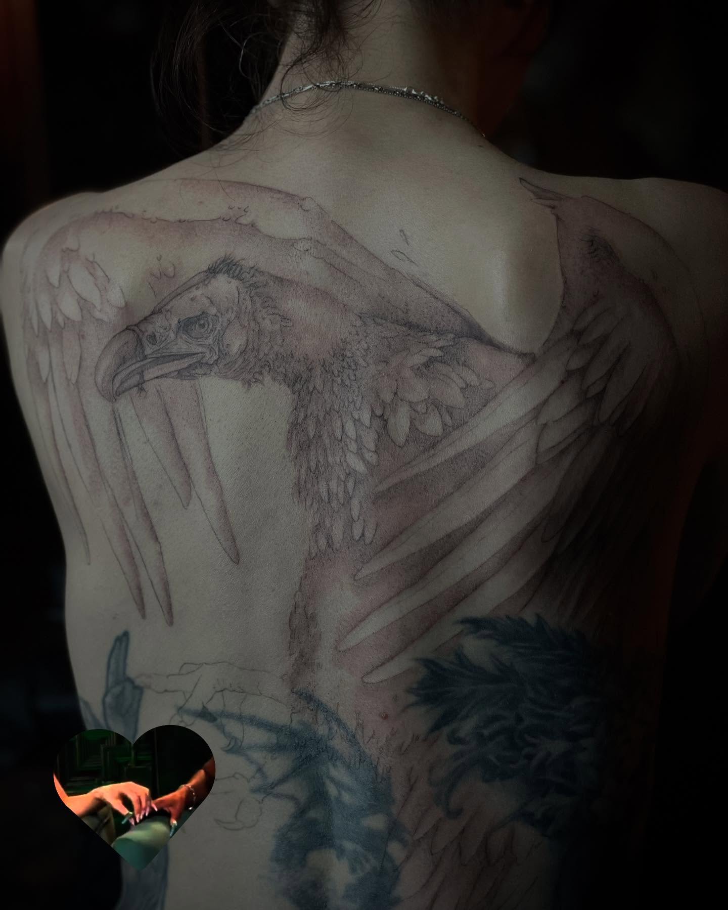 Raven realism tattoo on the back by Jamie Draven 🐺