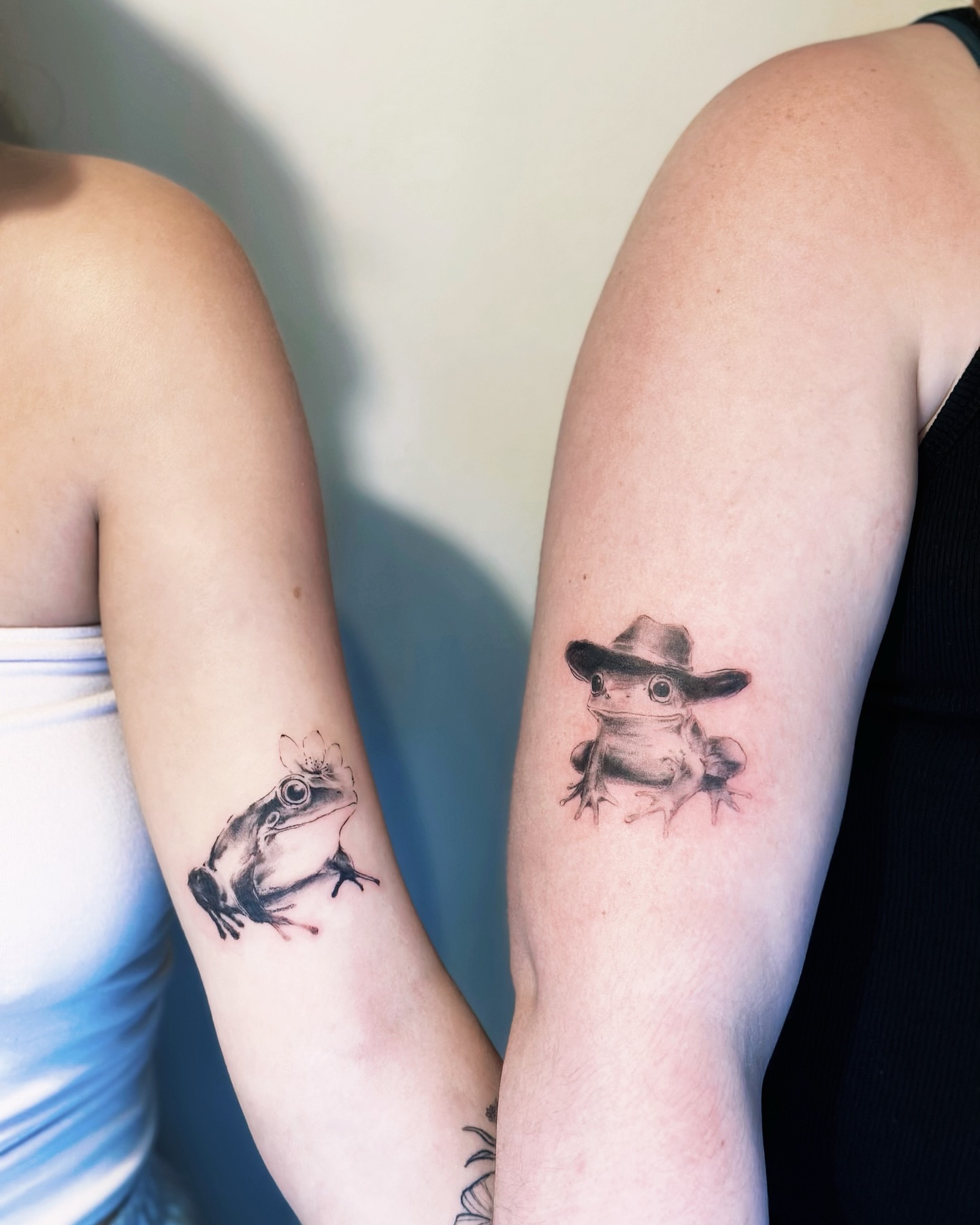 Frogs black and grey tattoo on the forearm by Sylvia｜思岐, Vancouver, British Columbia