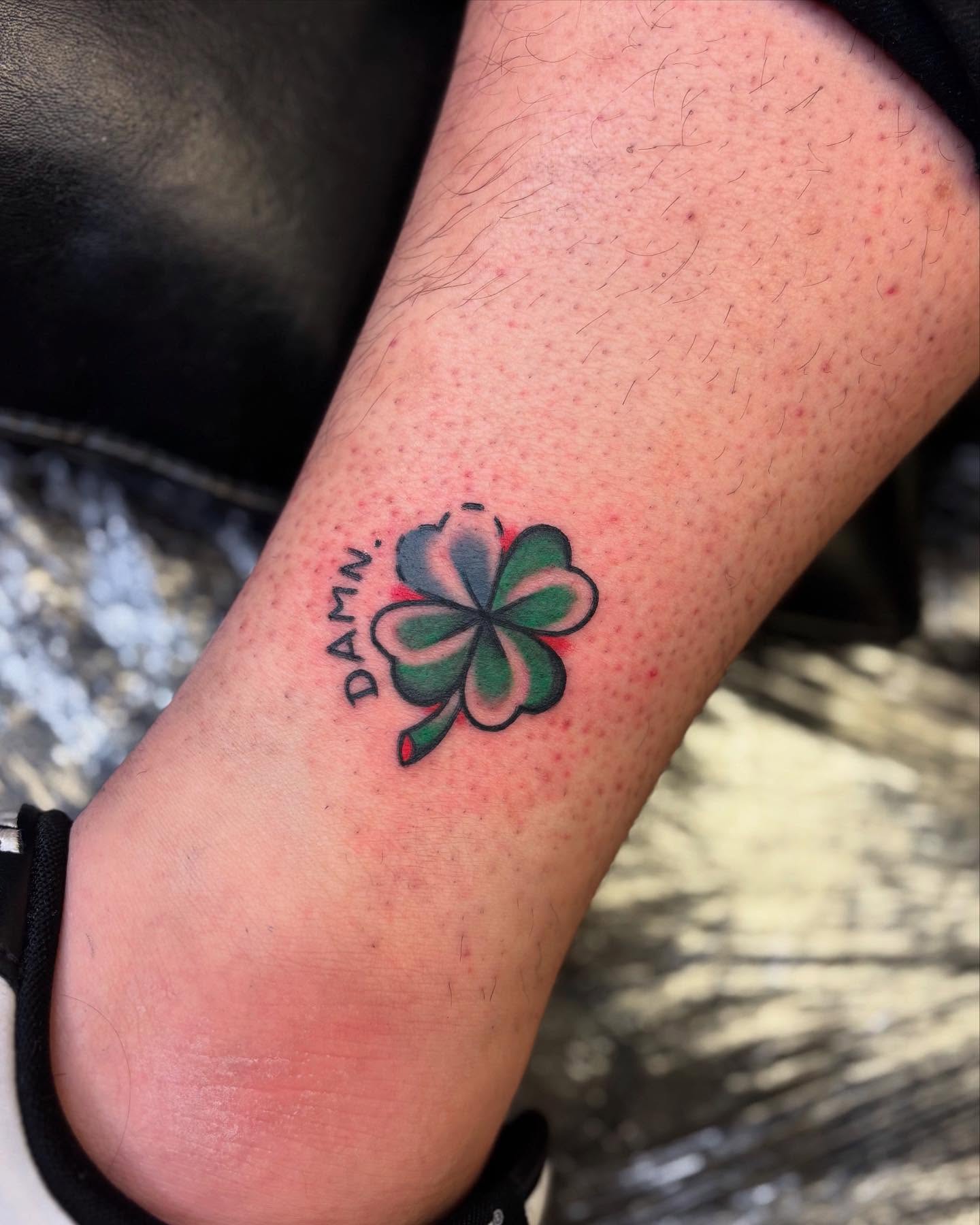 Tattoo by @tatturo_ — dotwork