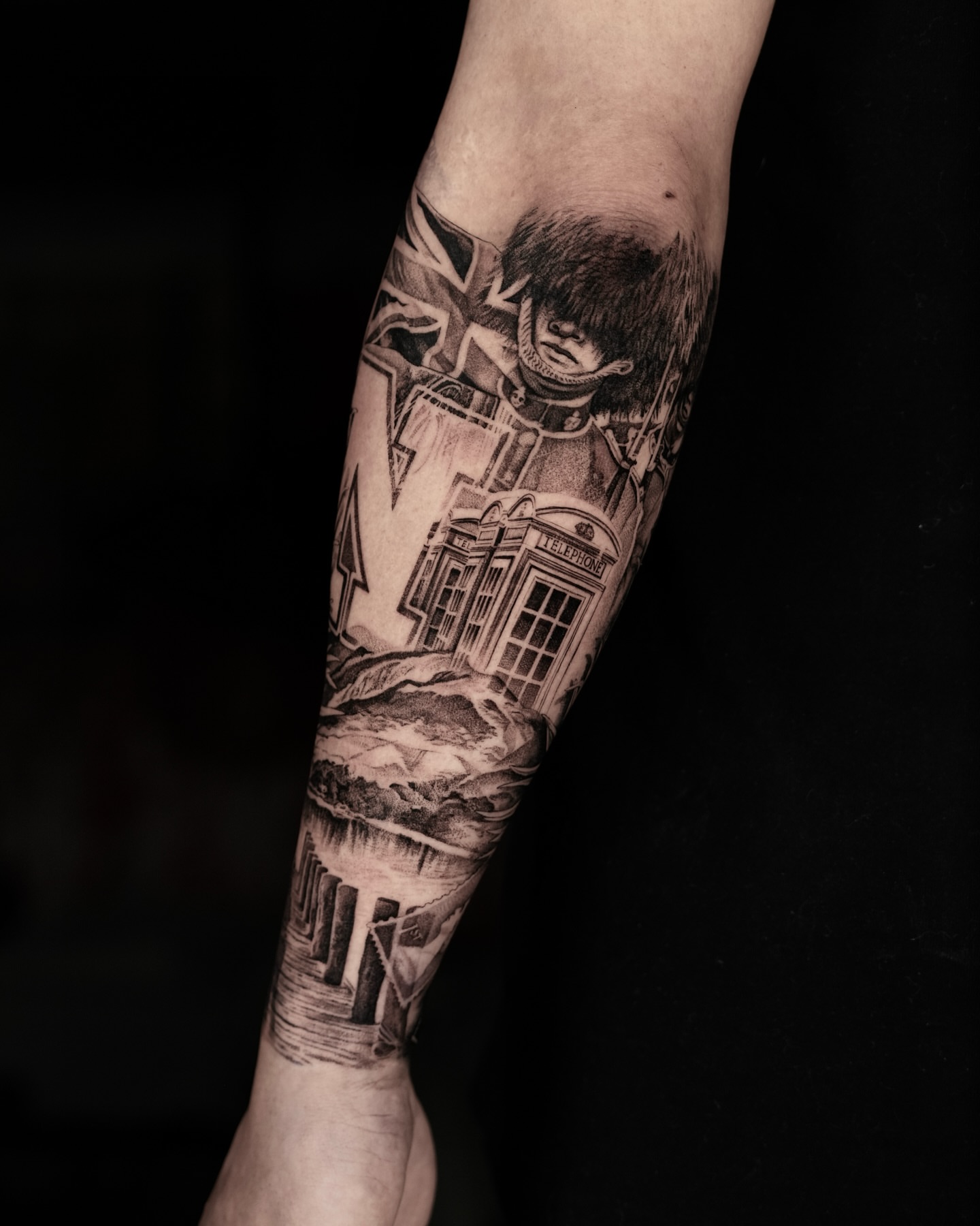 Tattoo by @zinktattoozac — black_and_grey