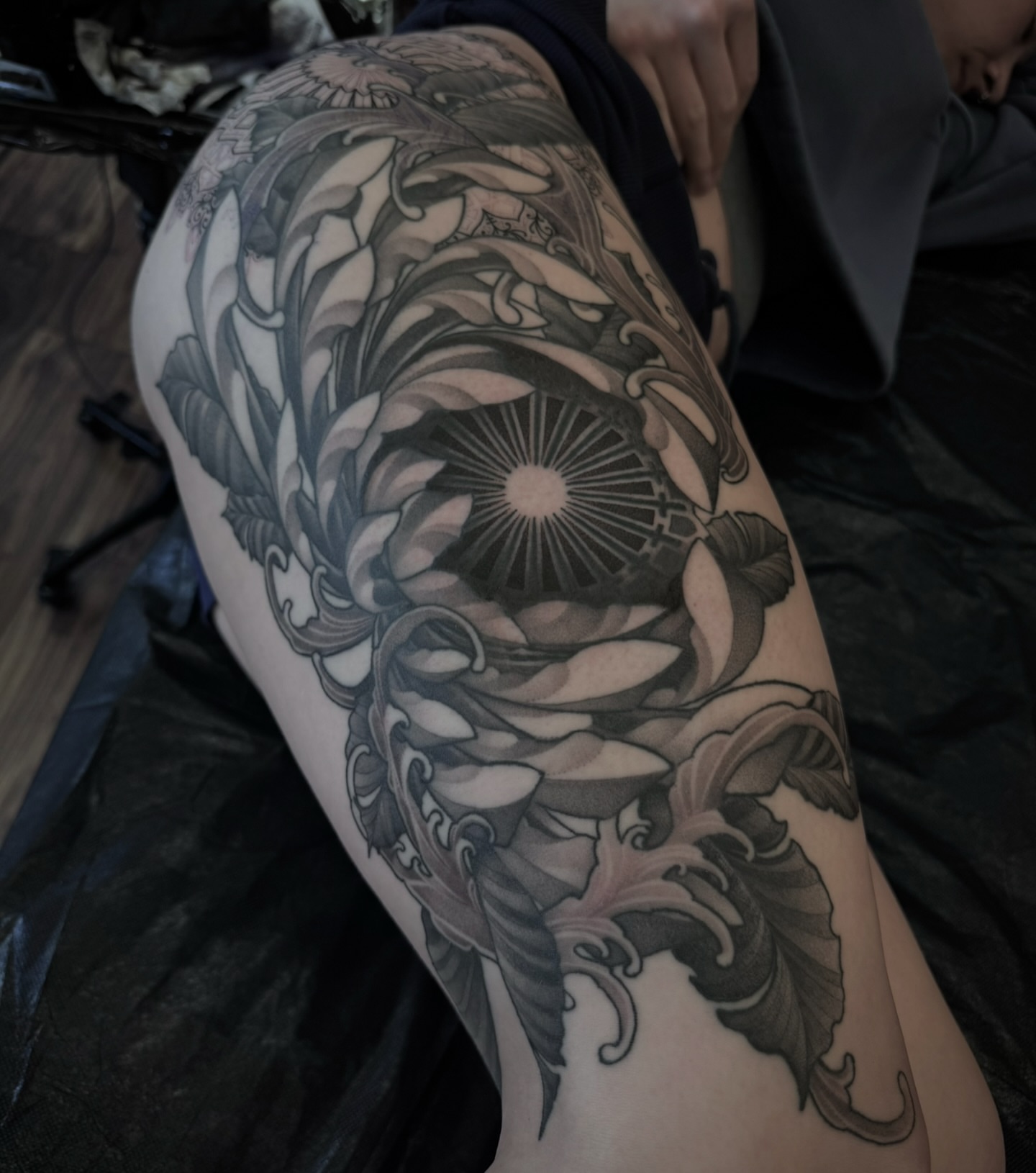 Chrysanthemum black and grey tattoo on the thigh by Jymi Calkins