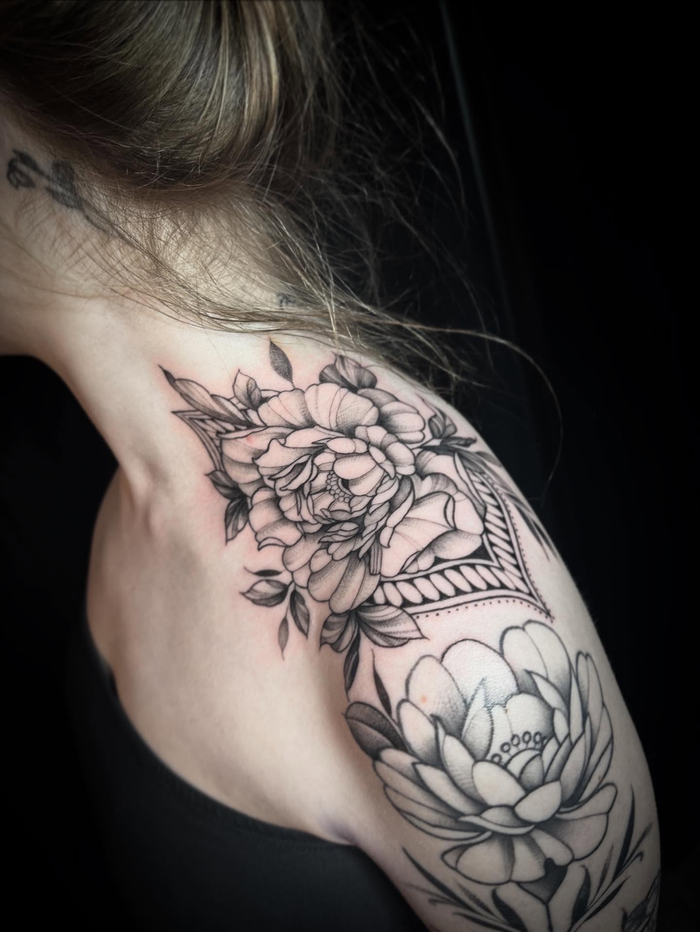 Floral bouquet realism tattoo on the shoulder by Lena Lawrence