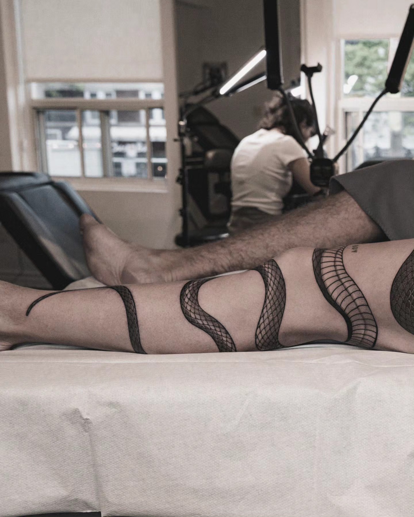 Fishnet stockings black and grey tattoo on the leg by 쿠노 Koono snaketattoo