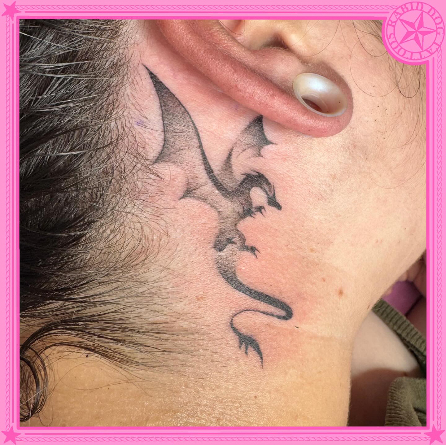 Dragon black and grey tattoo on the neck by 𝕷𝖊𝖝𝖎 𝕽𝖚𝖓𝖞𝖔𝖓