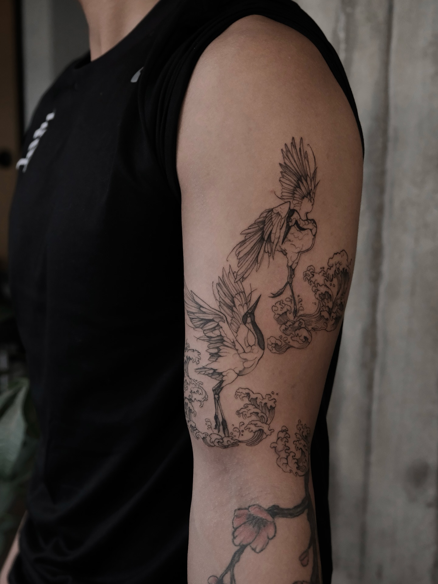Bird and waves black and grey tattoo on the forearm by ᴛᴀᴛᴛᴏᴏ ᴀʀᴛɪꜱᴛ 📍Portland, OR