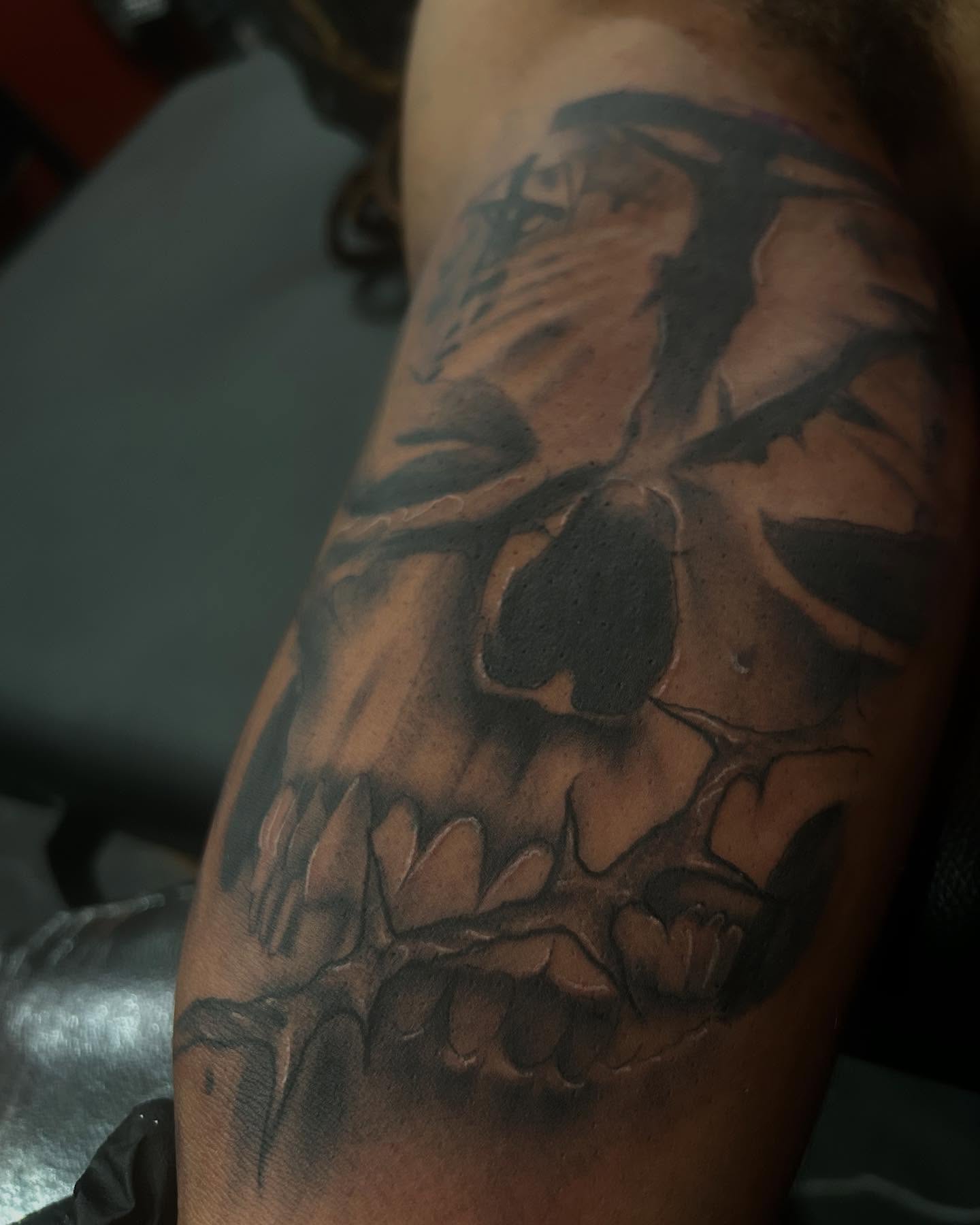 Skull black and grey tattoo on the forearm by Carlos