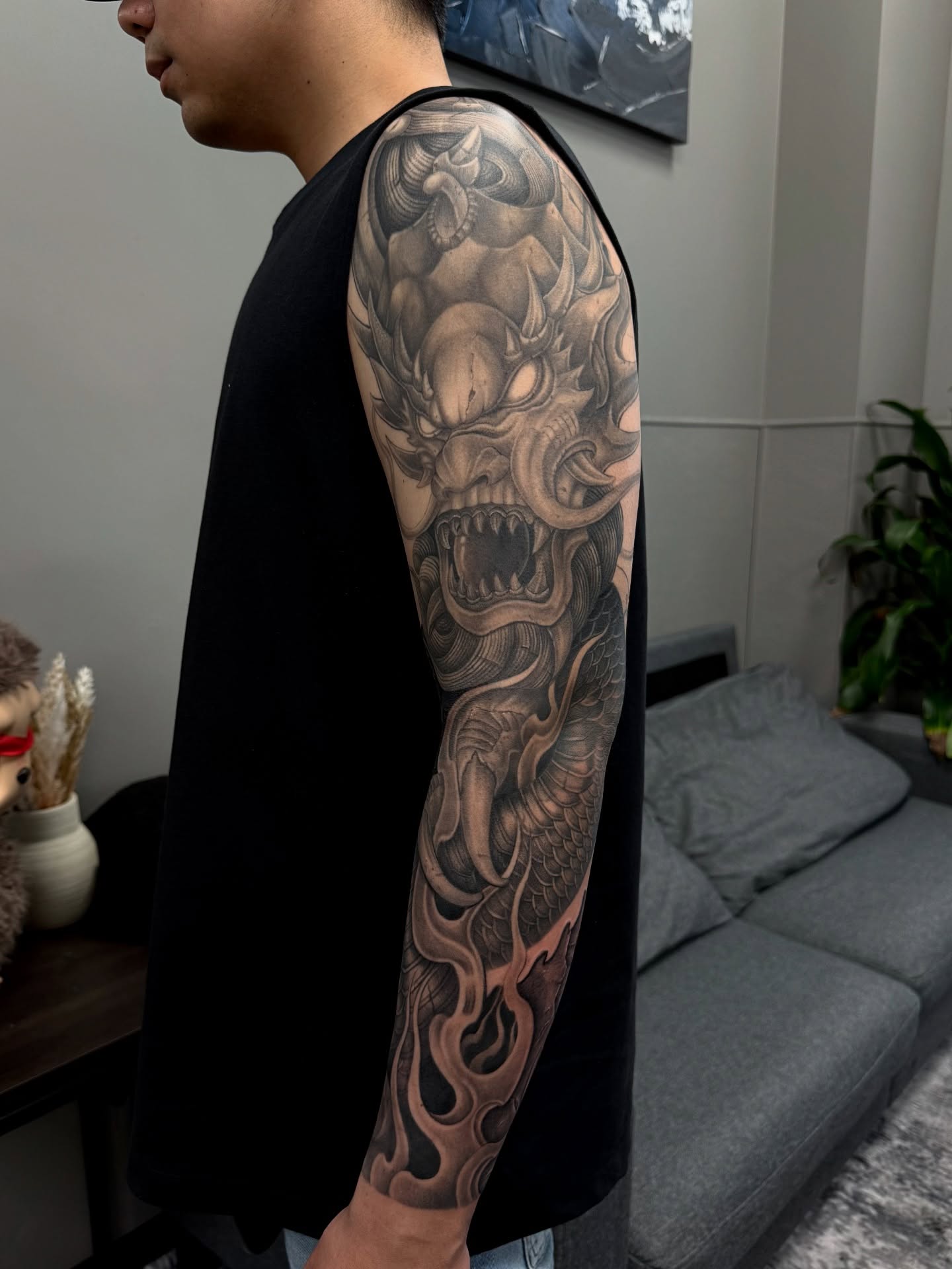 Dragon realism tattoo on the upper arm by Anh Nguyen