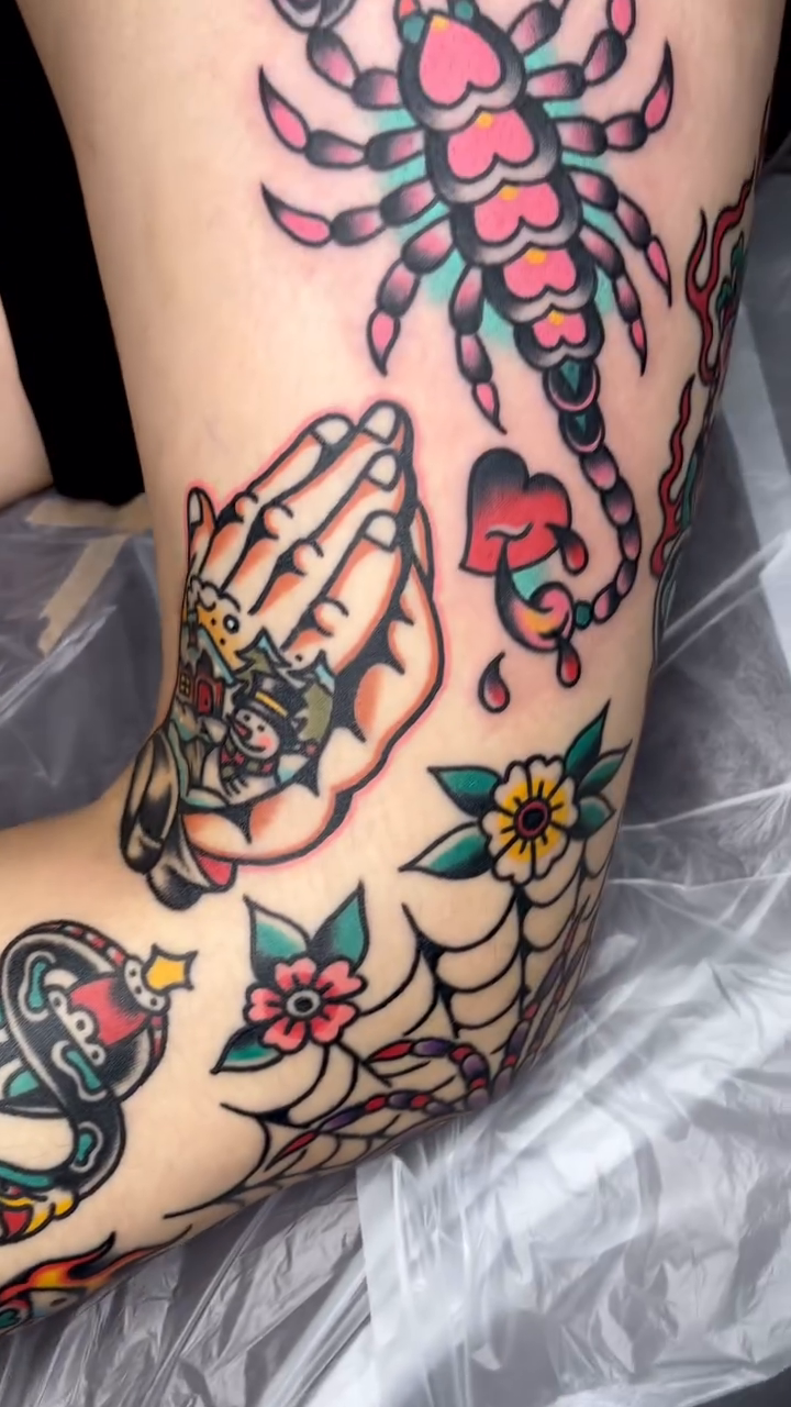 Scorpion and praying hands American traditional tattoo by 올드스쿨타투 레드립