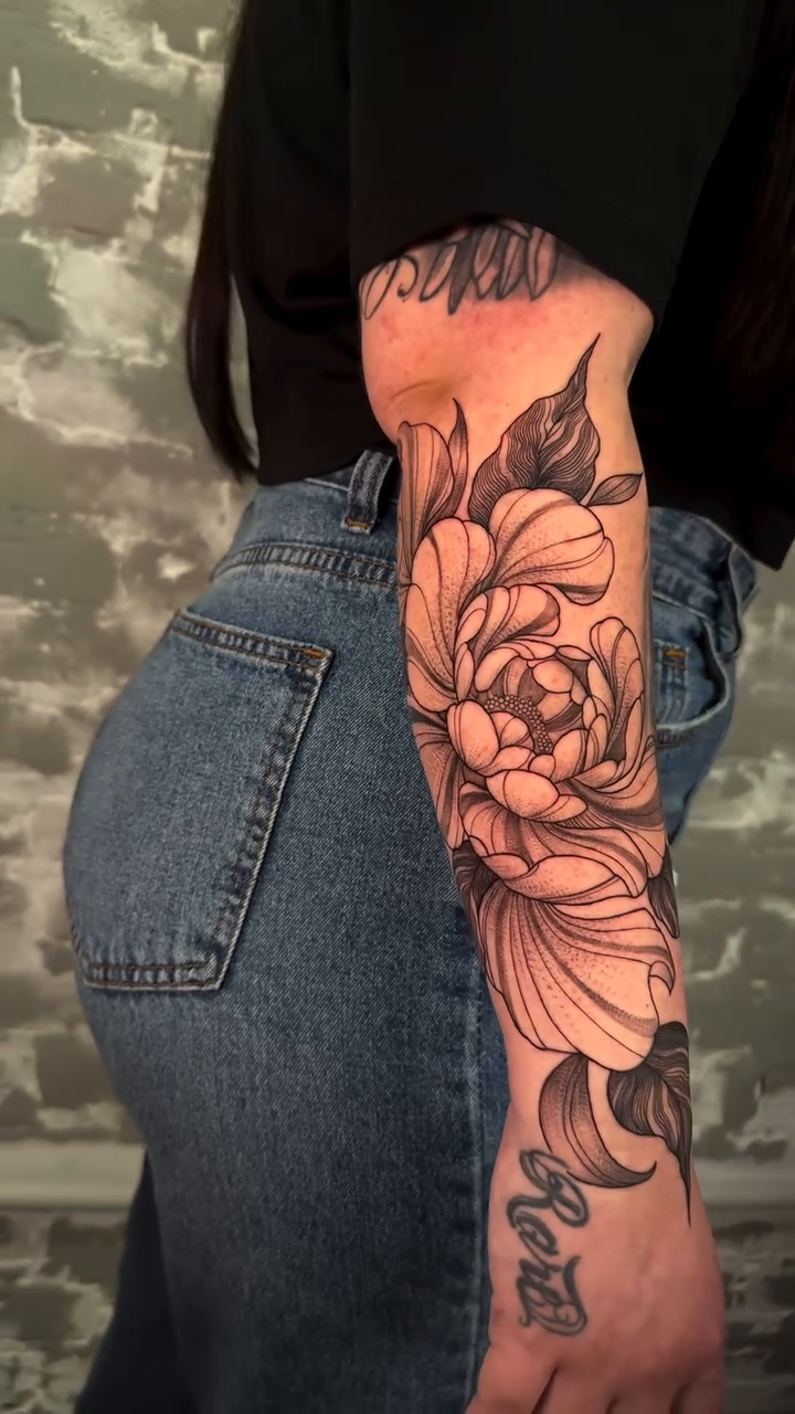 Tattoo by @dayana_tattooartist — japanese_irezumi, black_and_grey