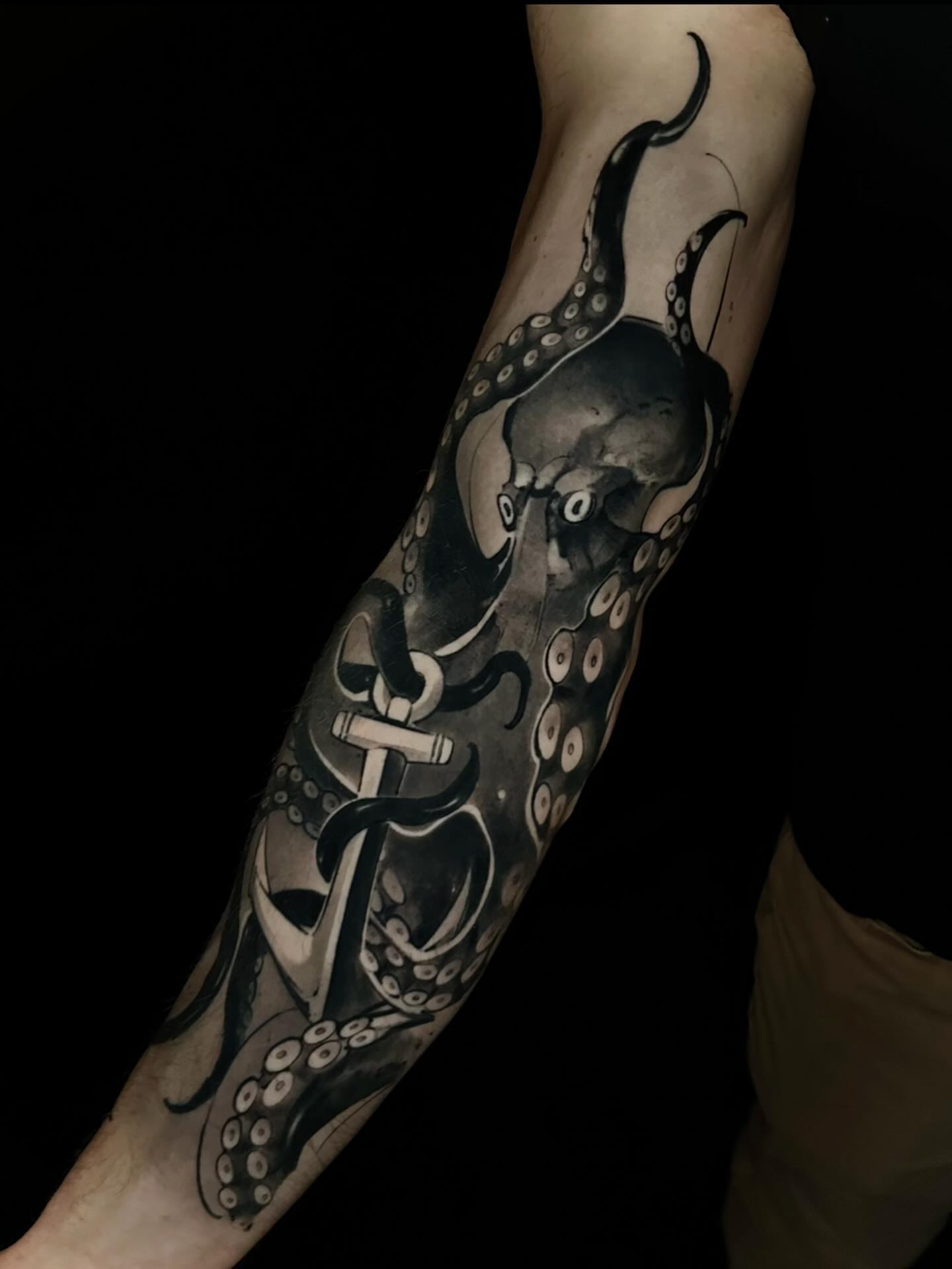 Tattoo by @nathanadsitart — black_and_grey