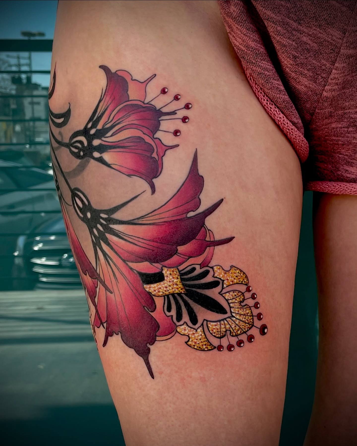Tattoo by @le_babs — new_school, dotwork