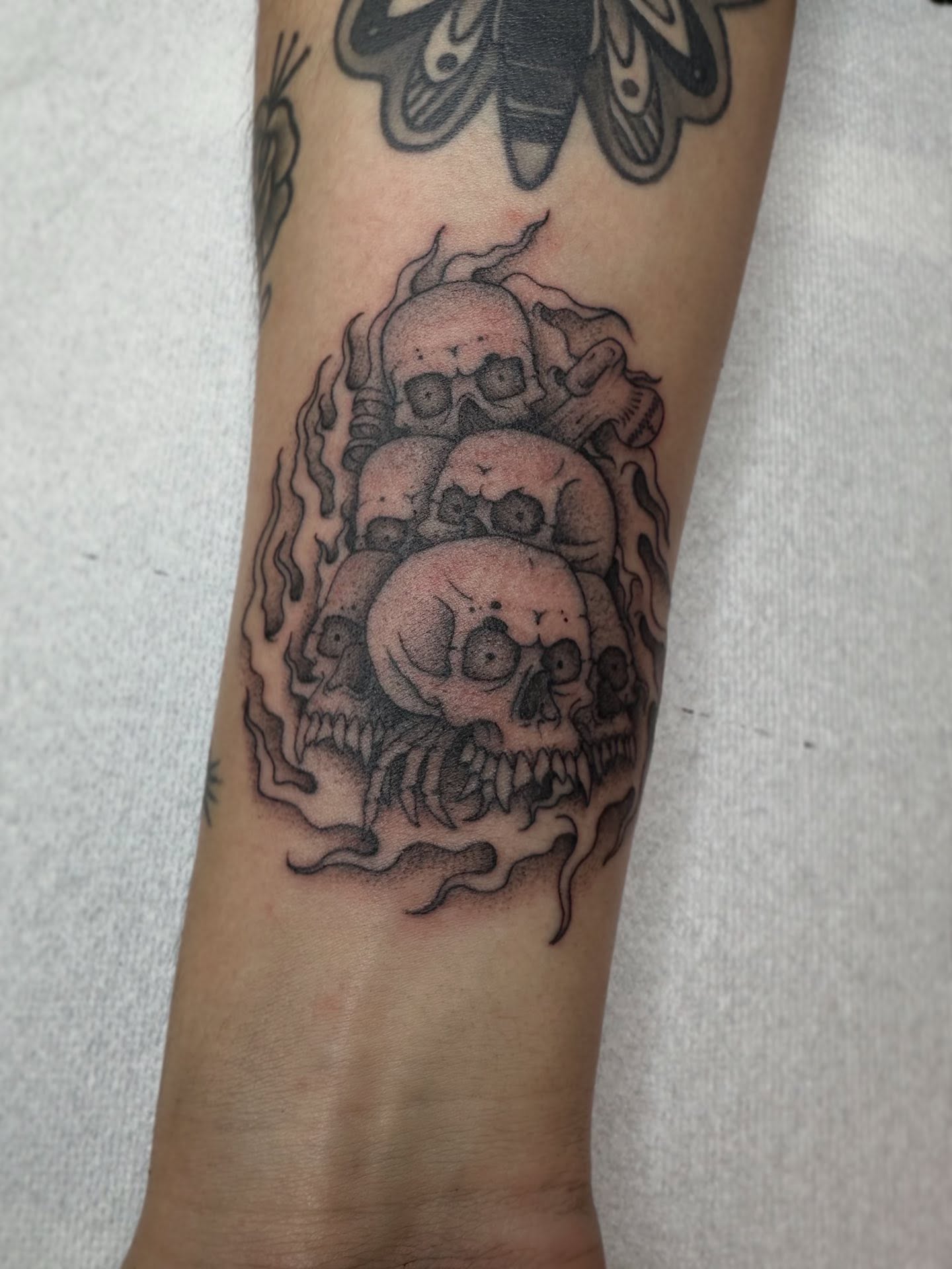 Tattoo by @lijxmachina — black_and_grey