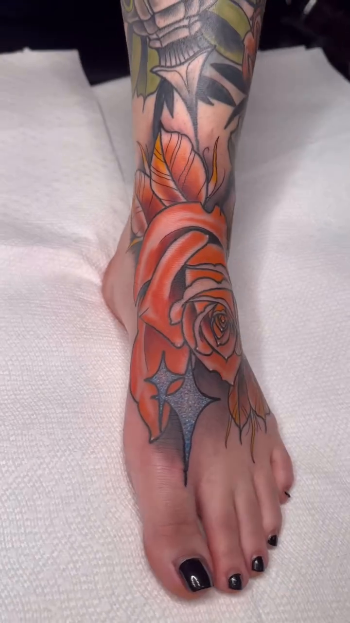 Roses and floral elements neo-traditional tattoo by E
