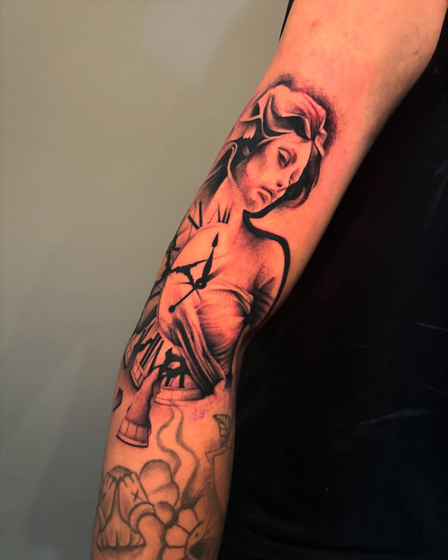 Woman with clock realism tattoo on the forearm by orlando