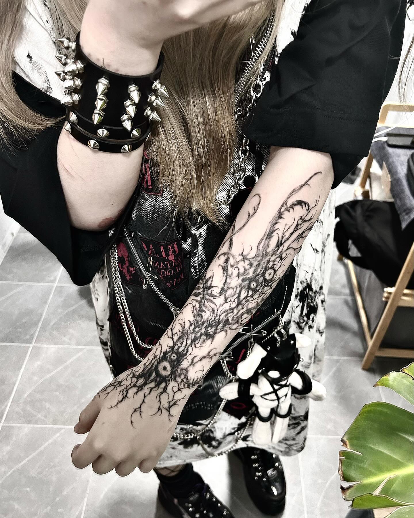 Tattoo by @7bugin7thdimension — black_and_grey