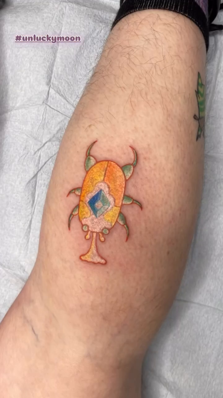 Tattoo by @unluckymoon โ geometric, minimalist