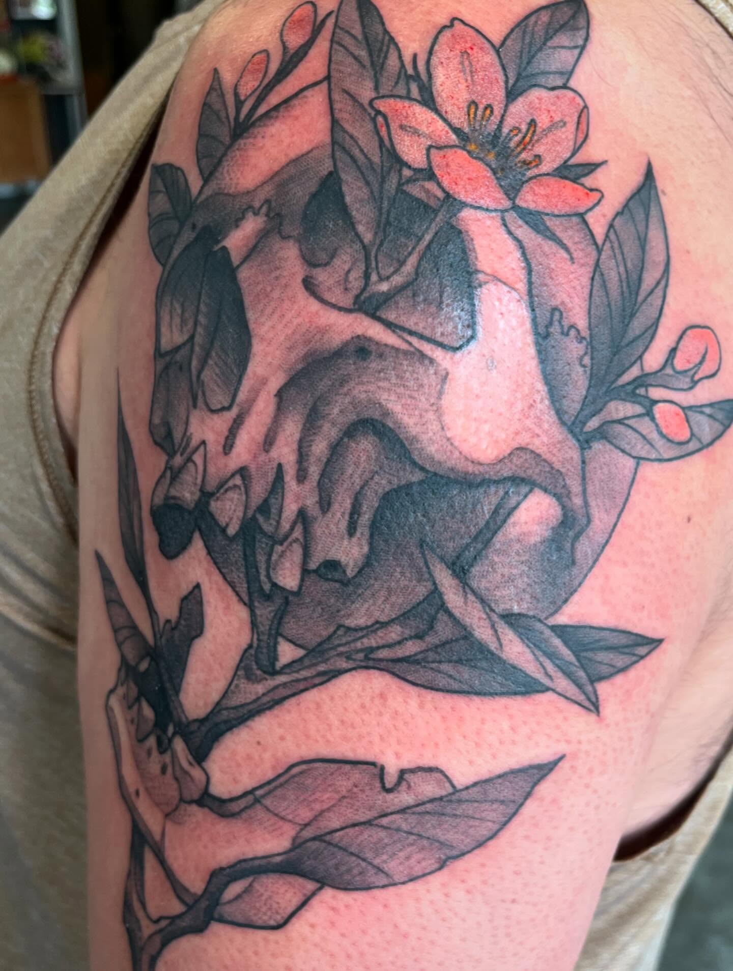 Flower and leaves black and grey tattoo on the shoulder by Ian White