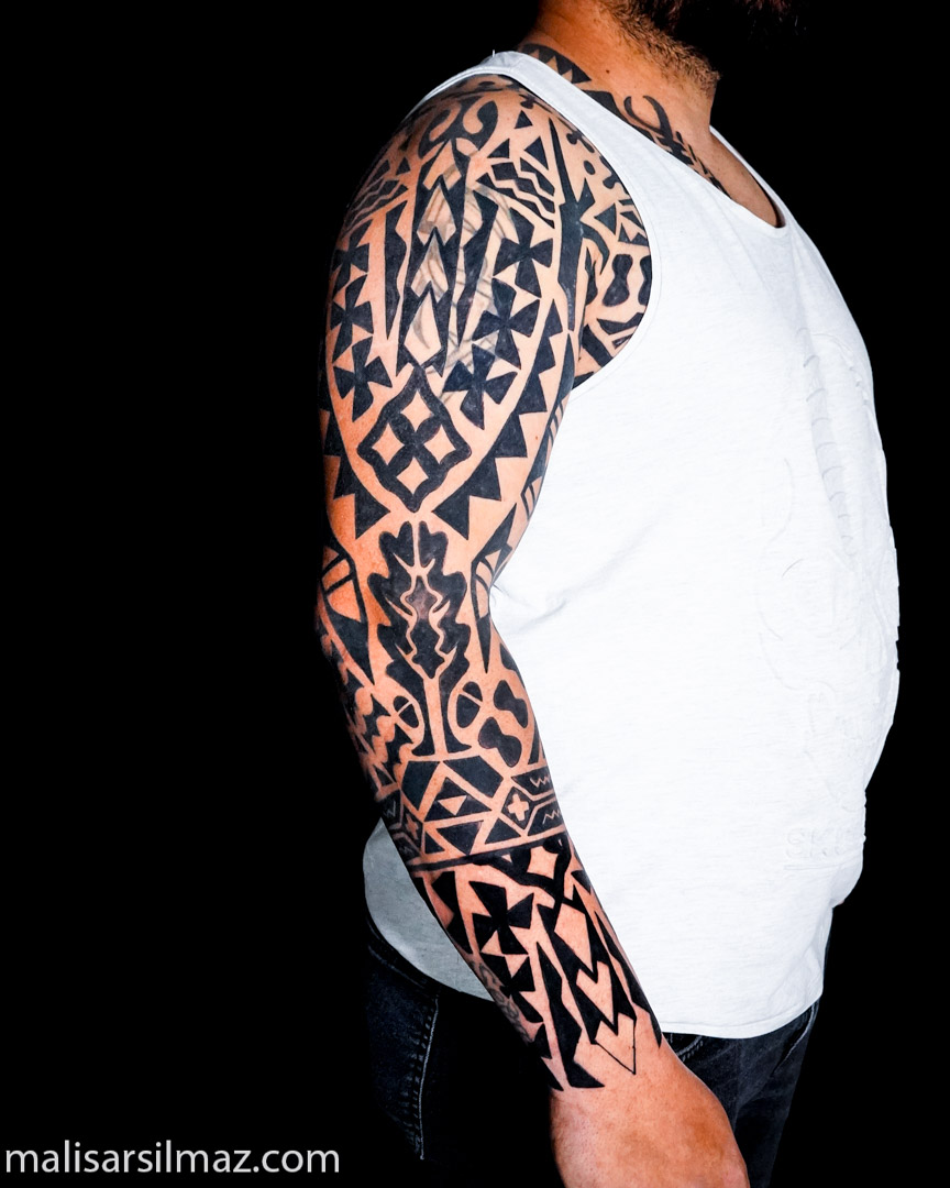 Tribal pattern tribal tattoo on the upper arm by Mali Sarsılmaz, Nicosia, Cyprus