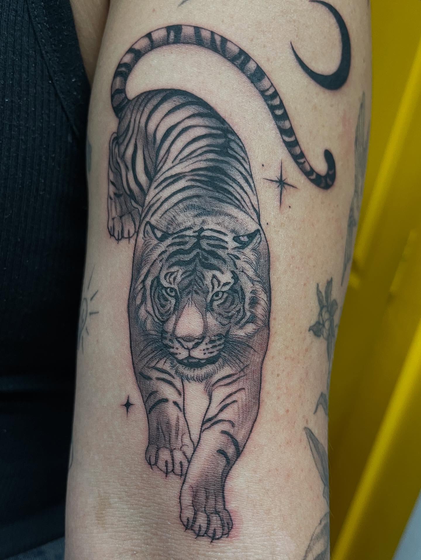 Tiger realism tattoo on the forearm by π‘πΆπΈπ½ππ ππΎππππ