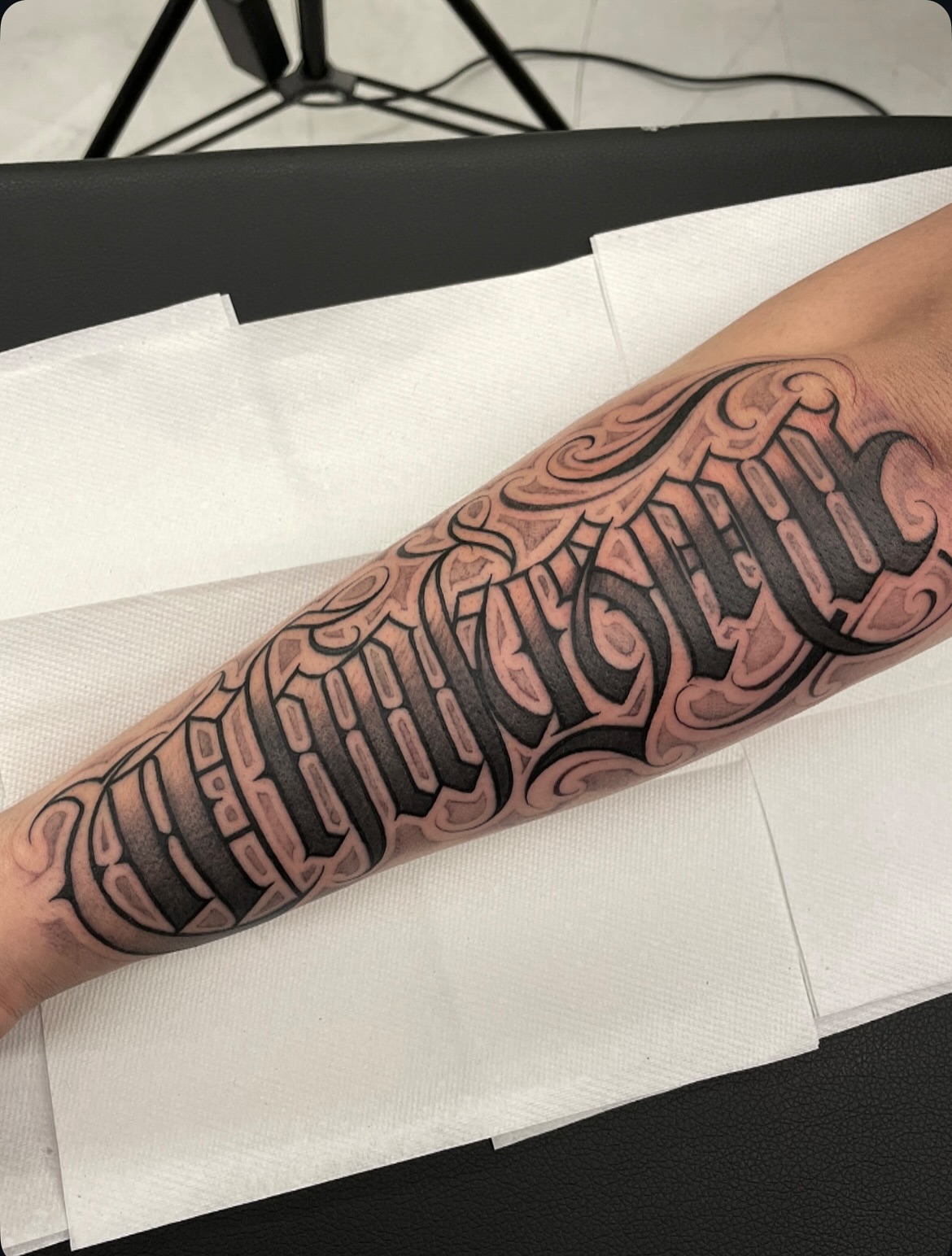 Tribal pattern tribal tattoo on the forearm by Joon 치카노레터링