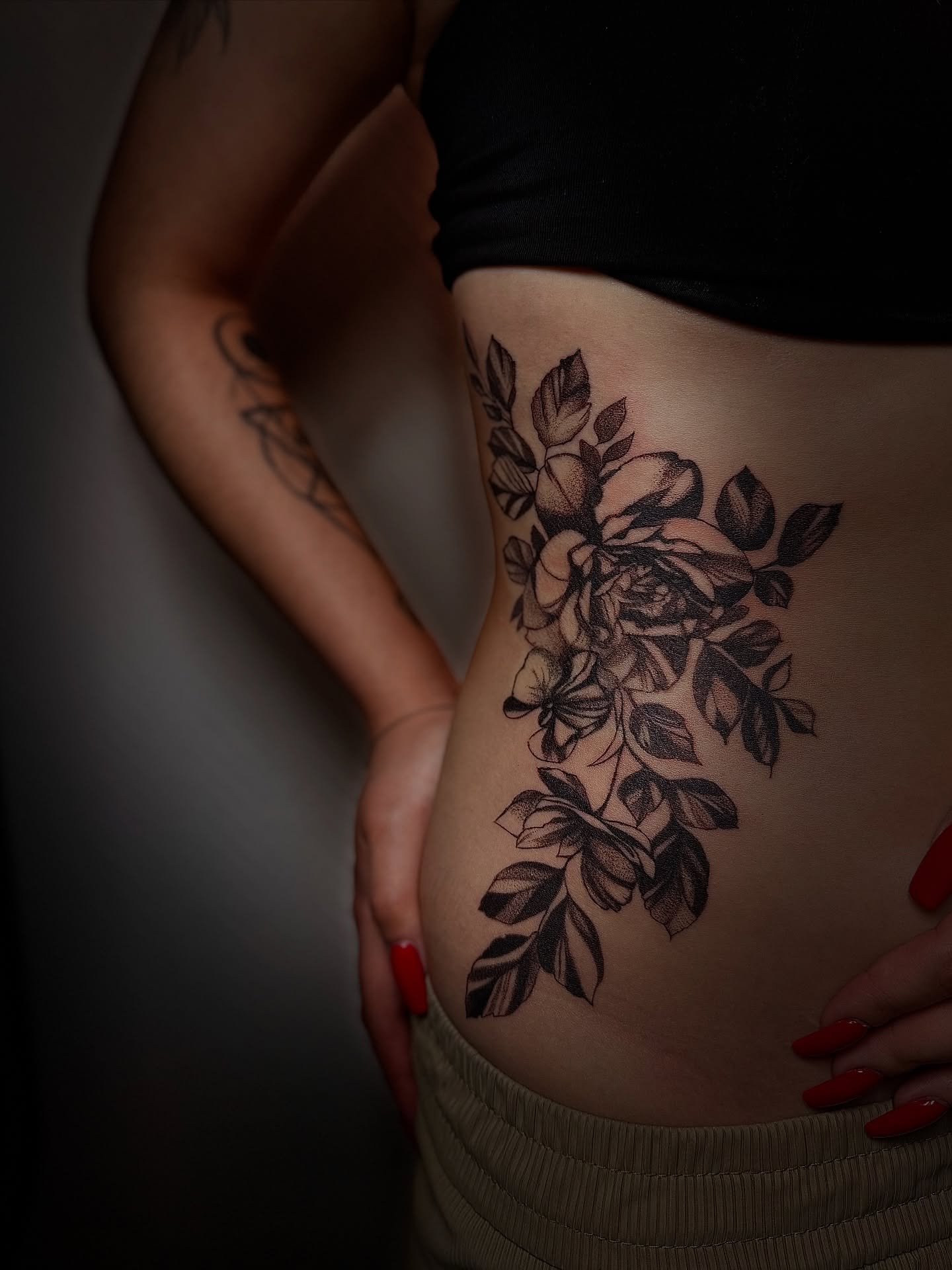 Flower black and grey tattoo on the ribs by Виктория Лукьянова