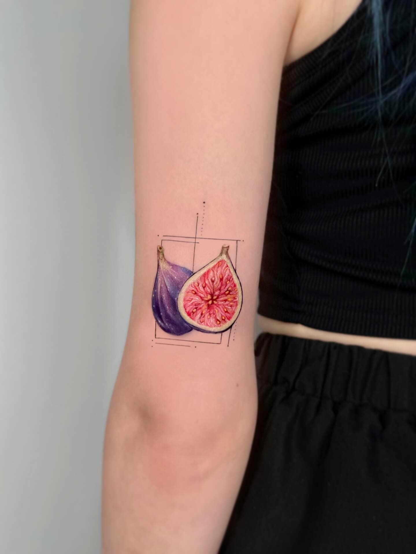 Fig watercolor tattoo on the forearm by Thin line and color TATTOO.