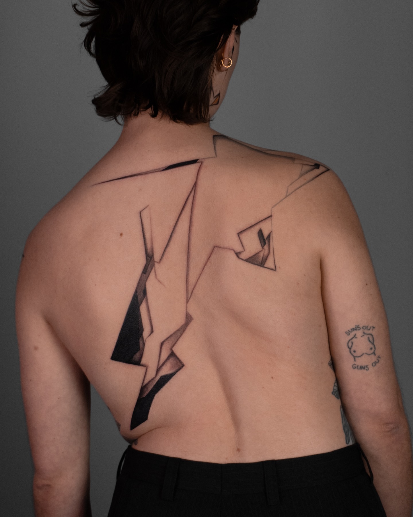 Geometric abstract geometric tattoo on the shoulder by Pietro Moleti