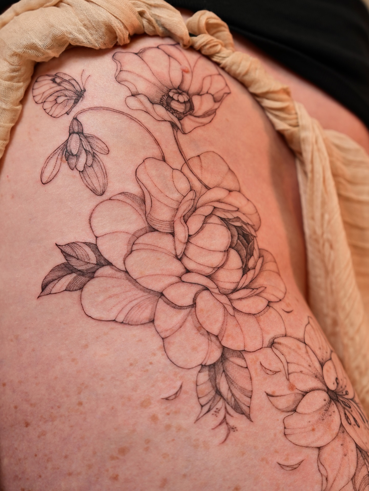 Tattoo by @zali__tattoo — black_and_grey
