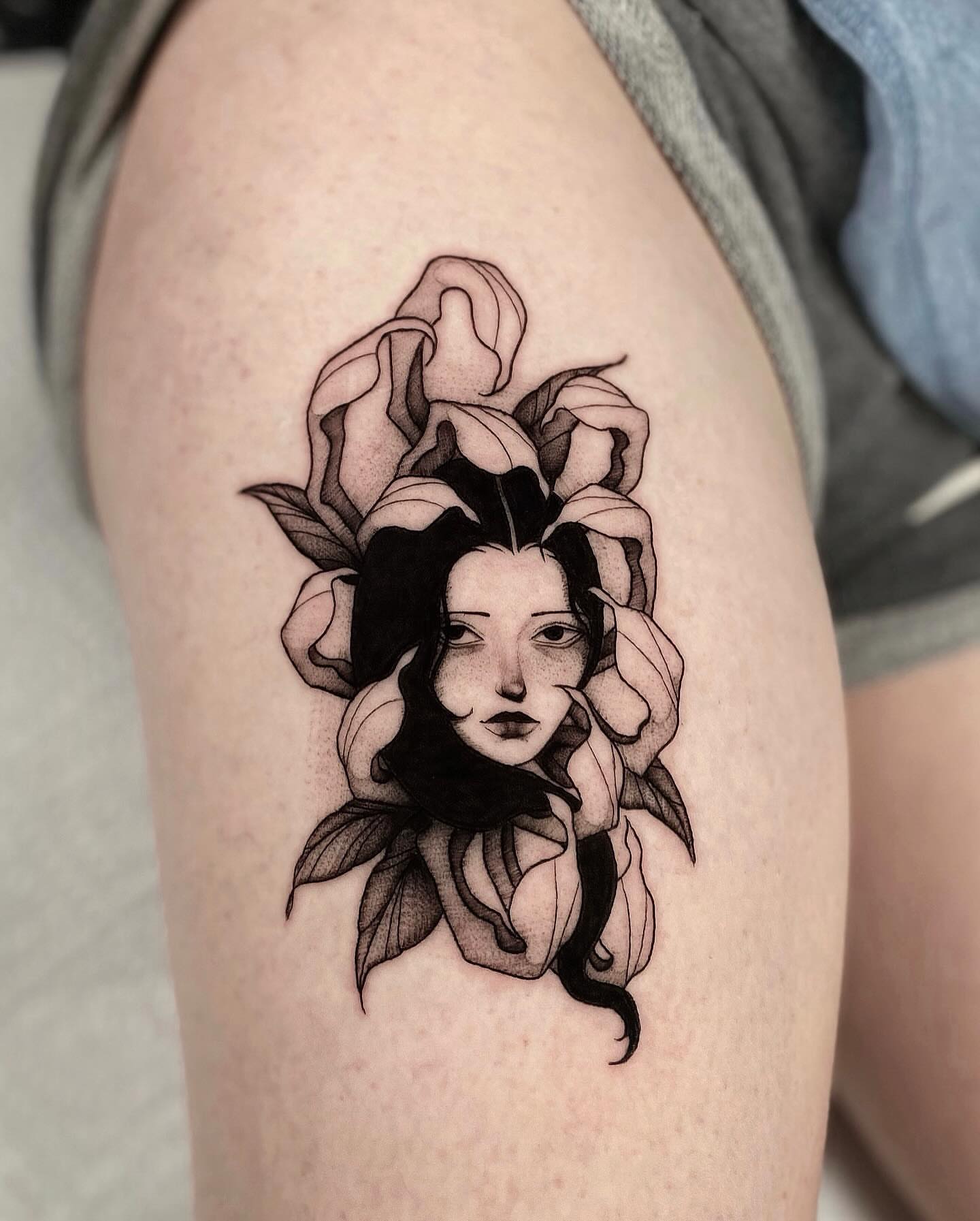 Woman with roses dotwork tattoo on the thigh by jada