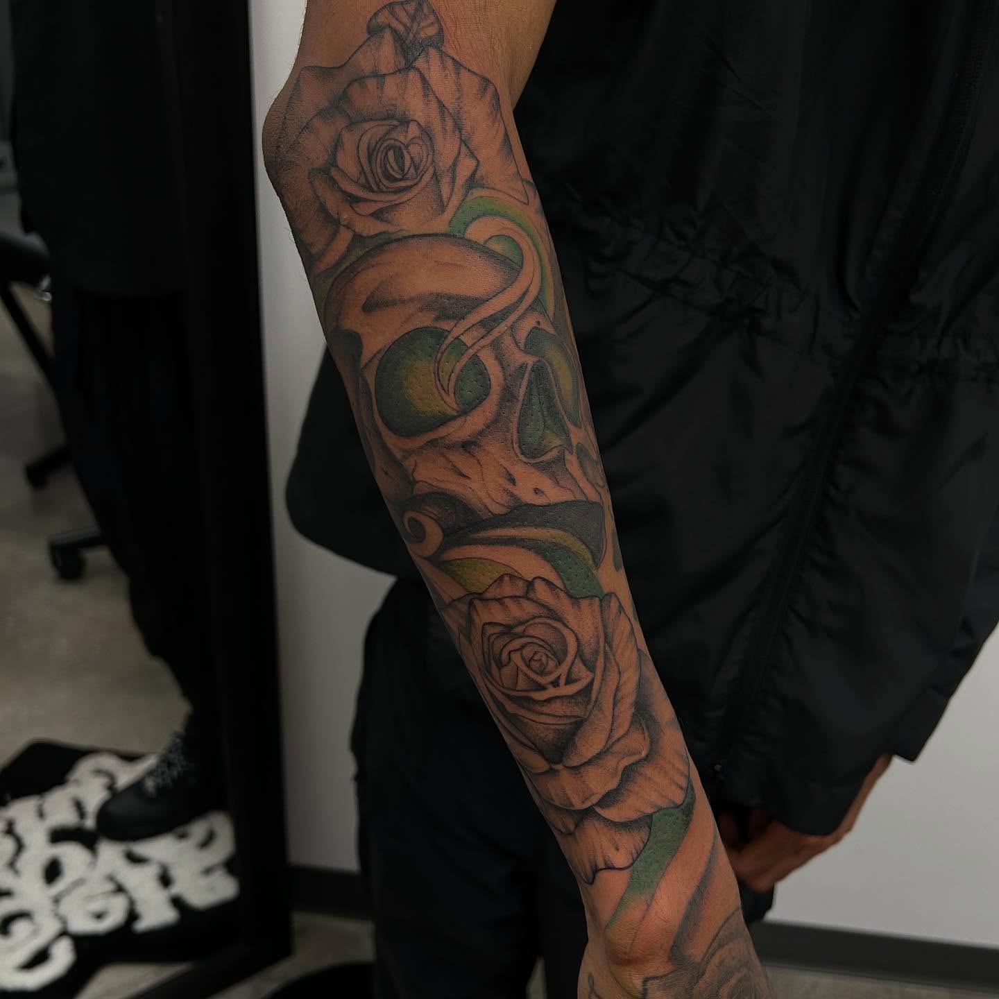 Tattoo by @stephsworldofink — black_and_grey, realism