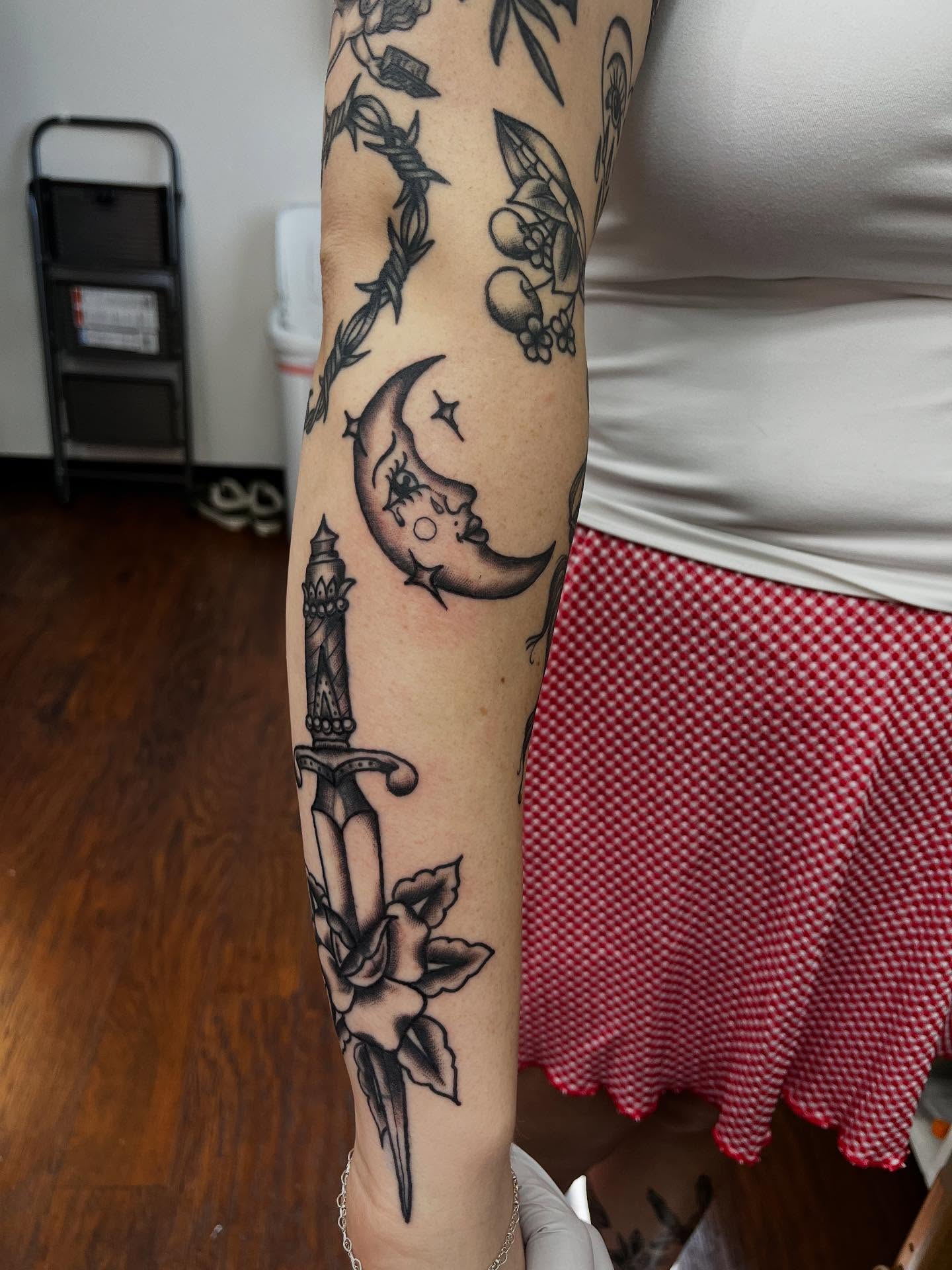 Tattoo by @jesscorinnetattoo — black_and_grey