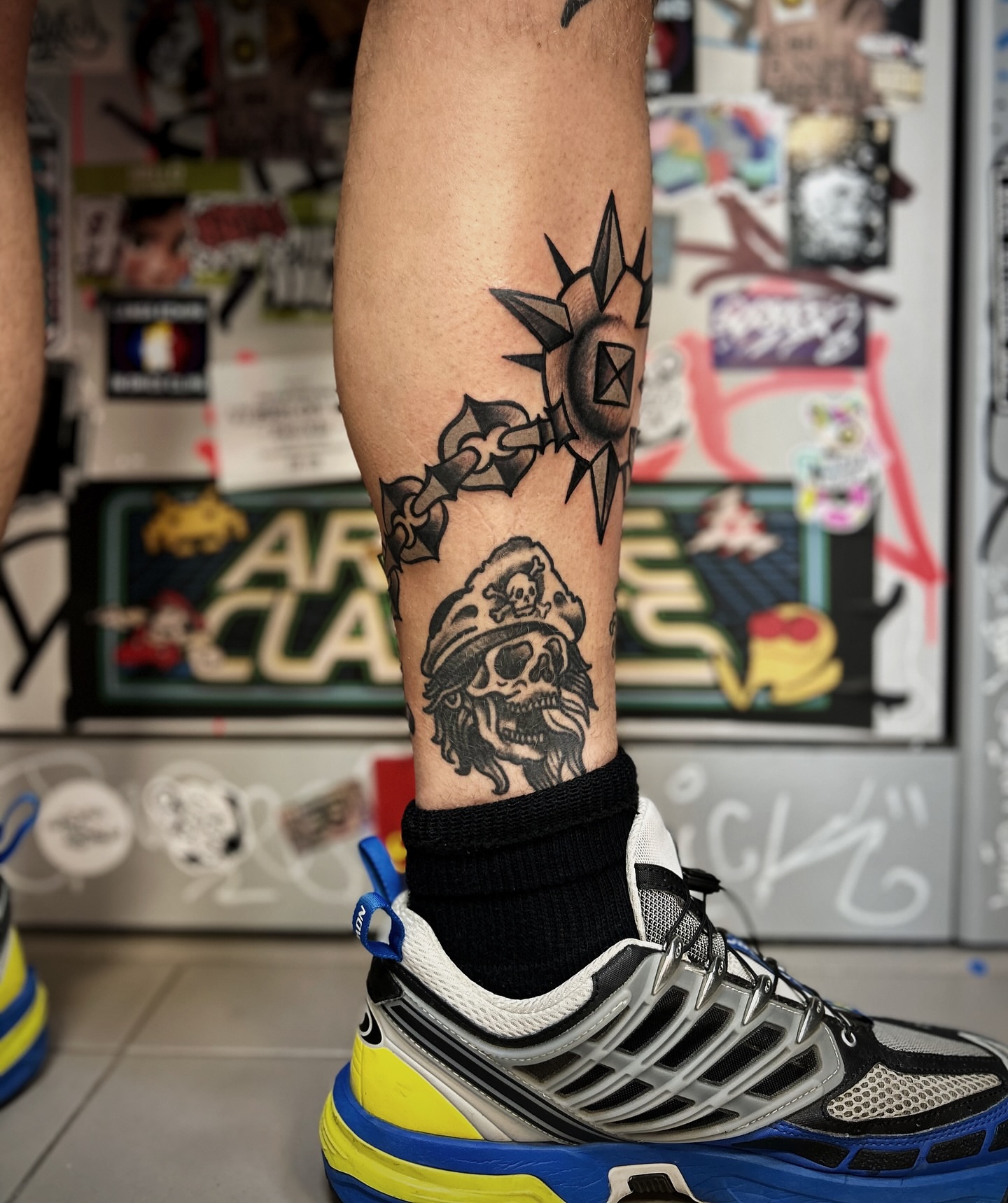 Skull wearing captain's hat American traditional tattoo on the calf by Comastein__________✍🏼️