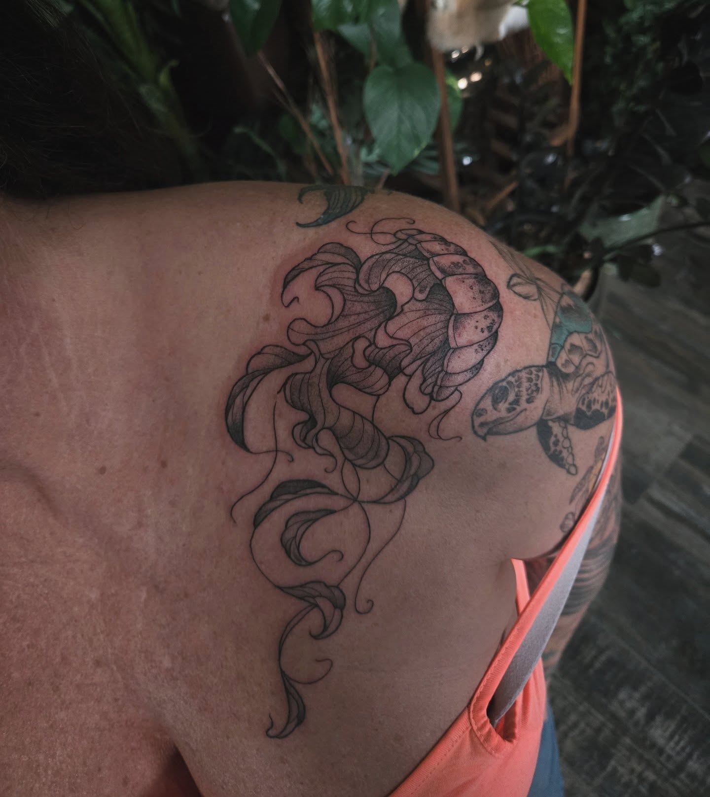 Octopus and turtle black and grey tattoo on the shoulder by Alexandra Colella ✨️