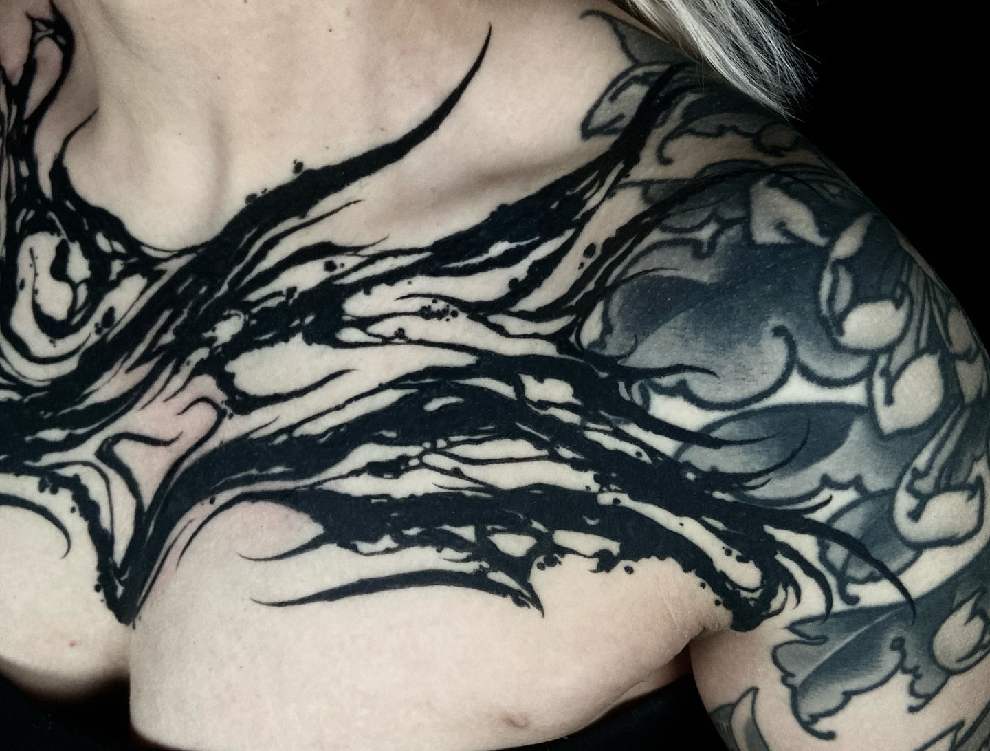 Abstract swirls black and grey tattoo on the shoulder by Nathan