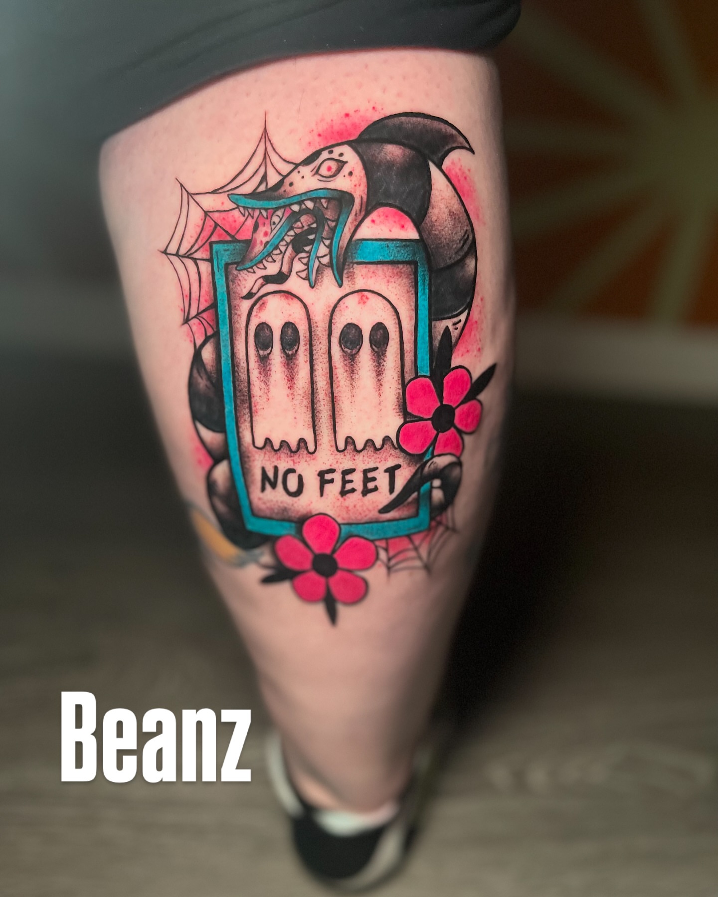 No feet American traditional tattoo on the thigh by Alex