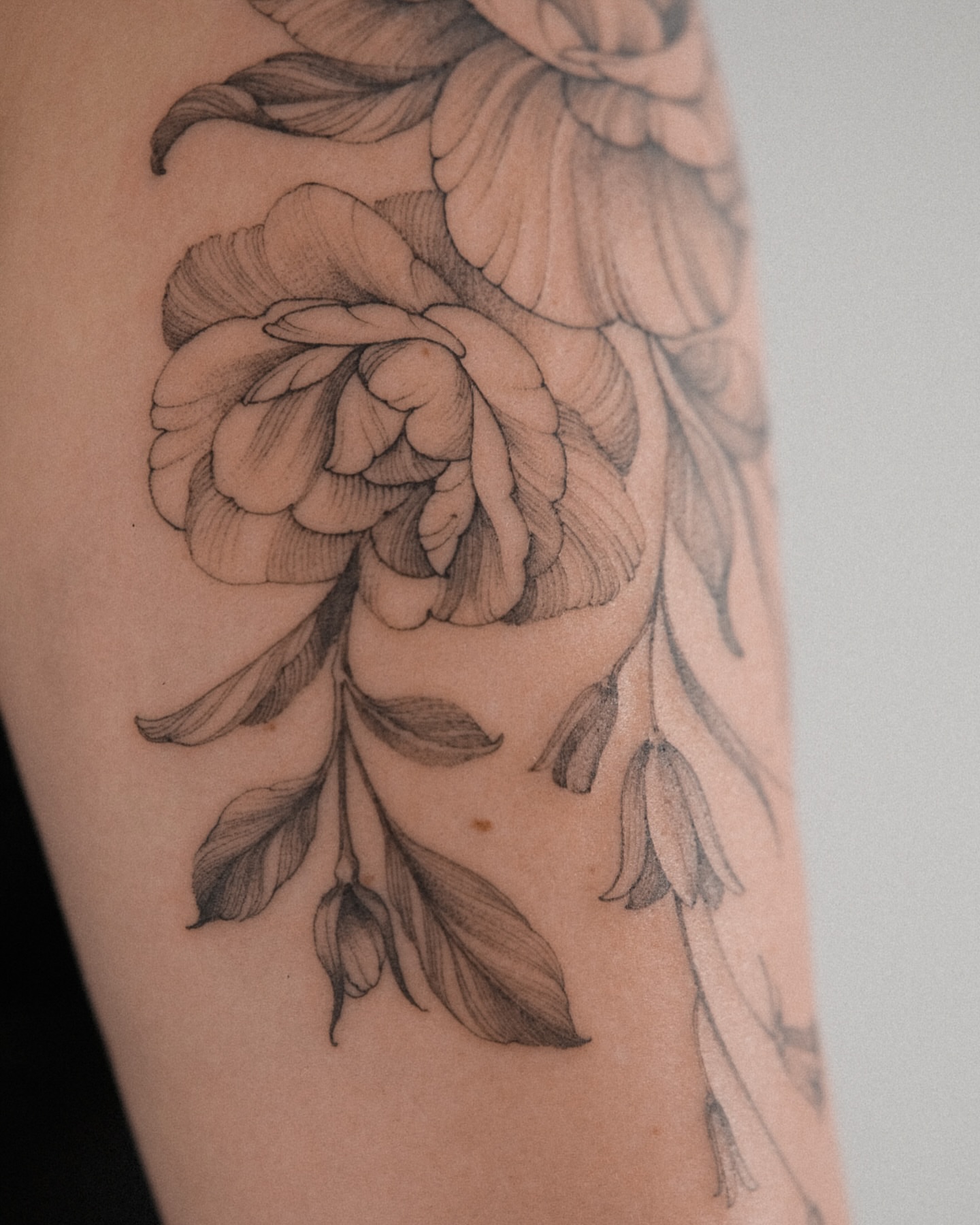 Tattoo by @yuyutattoo — black_and_grey