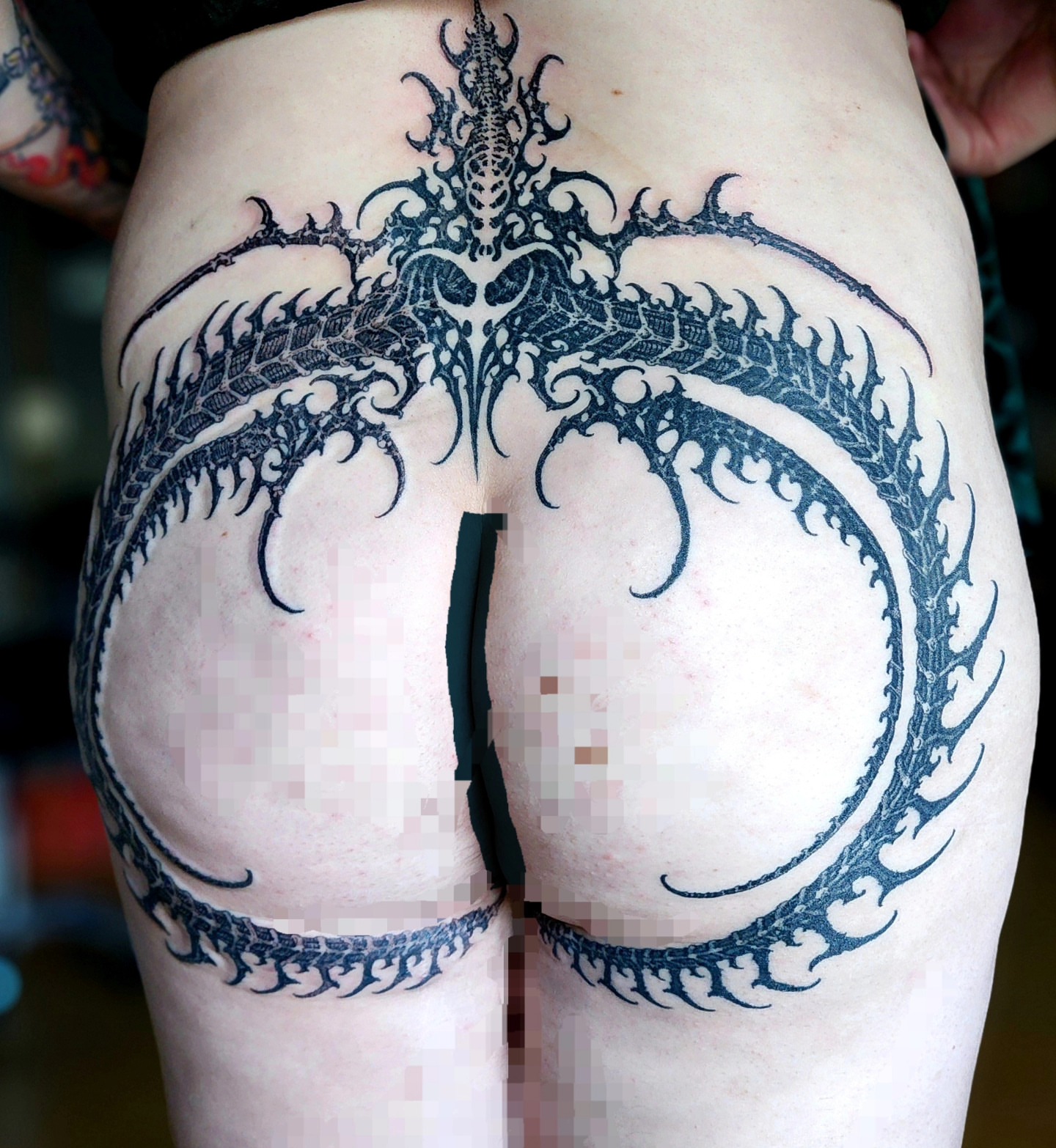 Dragon tribal tattoo on the thigh by @hellscribe