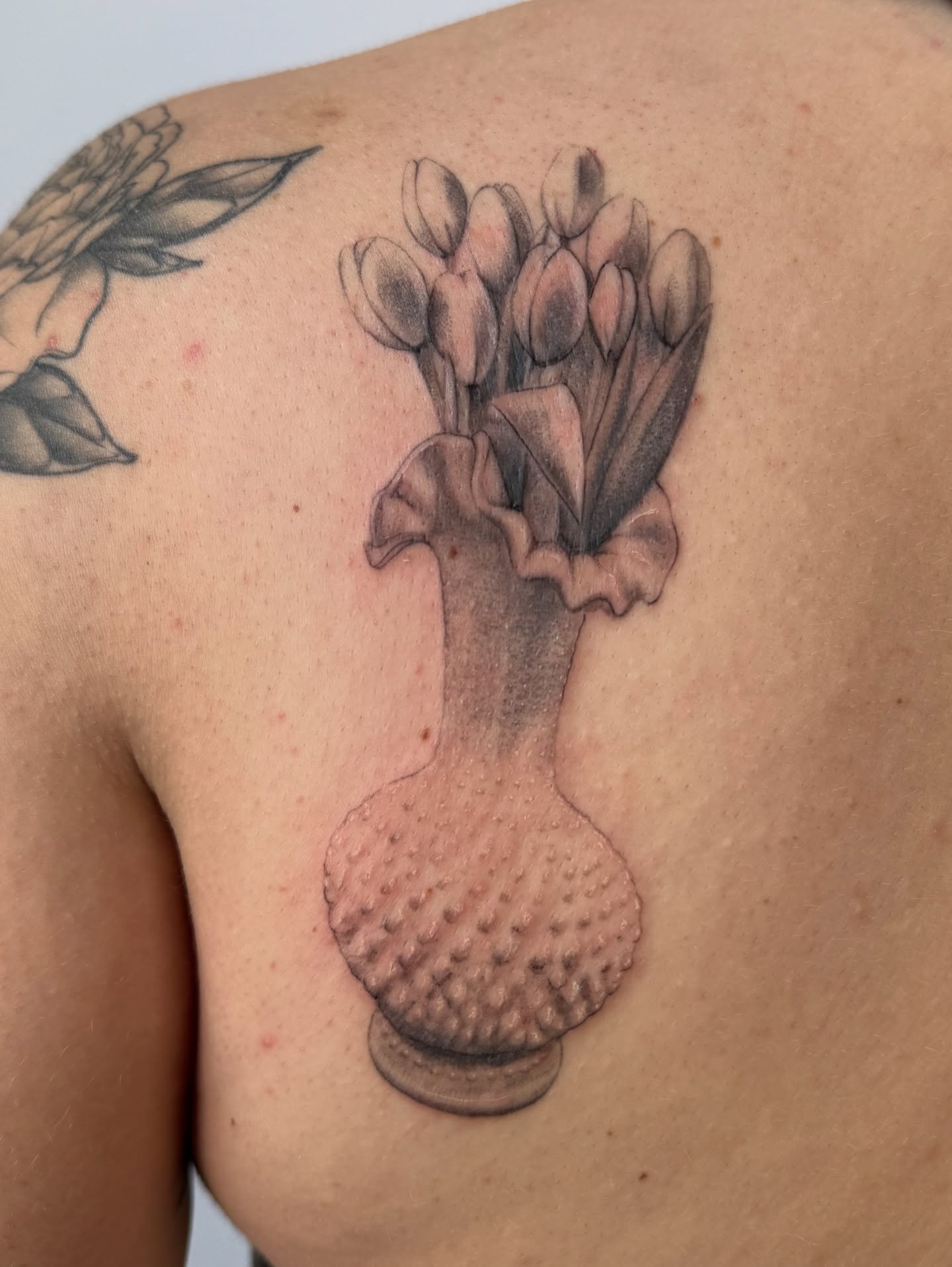Vase with tulips black and grey tattoo on the back by bre