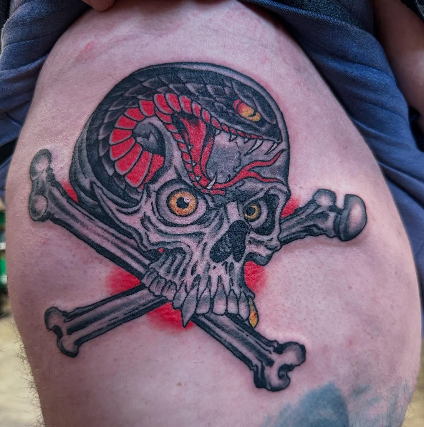 Skull and crossbones American traditional tattoo on the thigh by Matt Simmonds