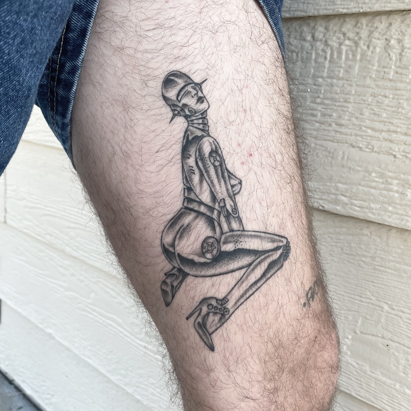 Mechanical figure dotwork tattoo on the thigh by Dakota Jenner
