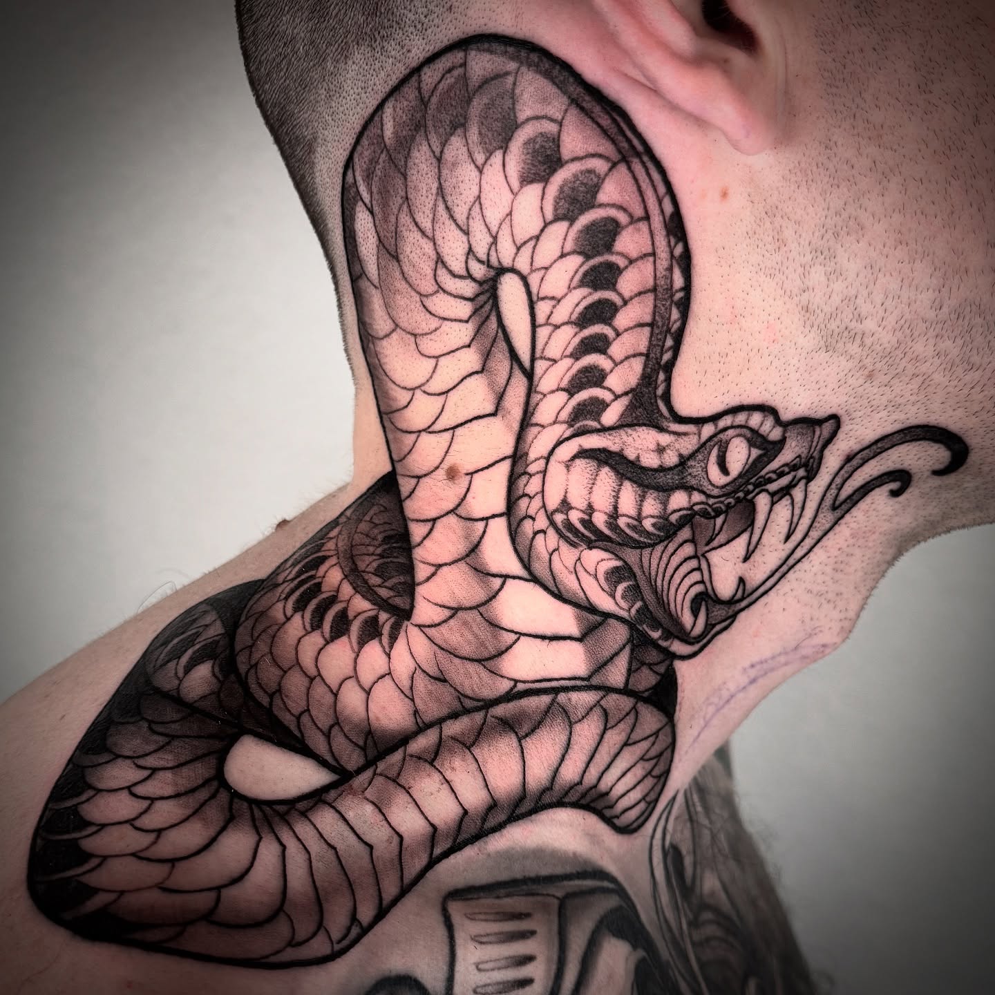Snake realism tattoo on the neck by ✖️mike Alan✖️