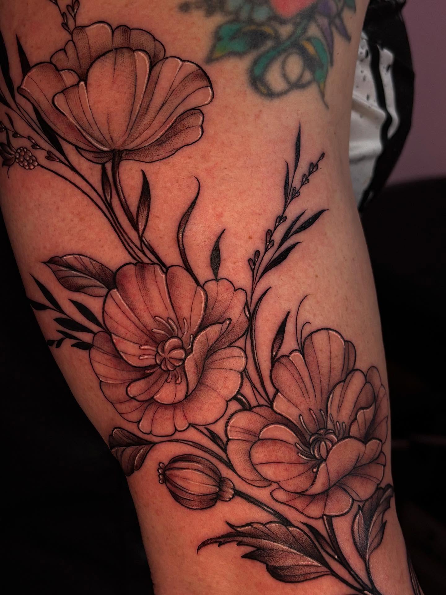 Flowers black and grey tattoo on the forearm by ★𝔗𝔞𝔱𝔱𝔬𝔬𝔰 𝔟𝔶 𝔗𝔢𝔞𝔙𝔞𝔫𝔊𝔬𝔤𝔥 ★