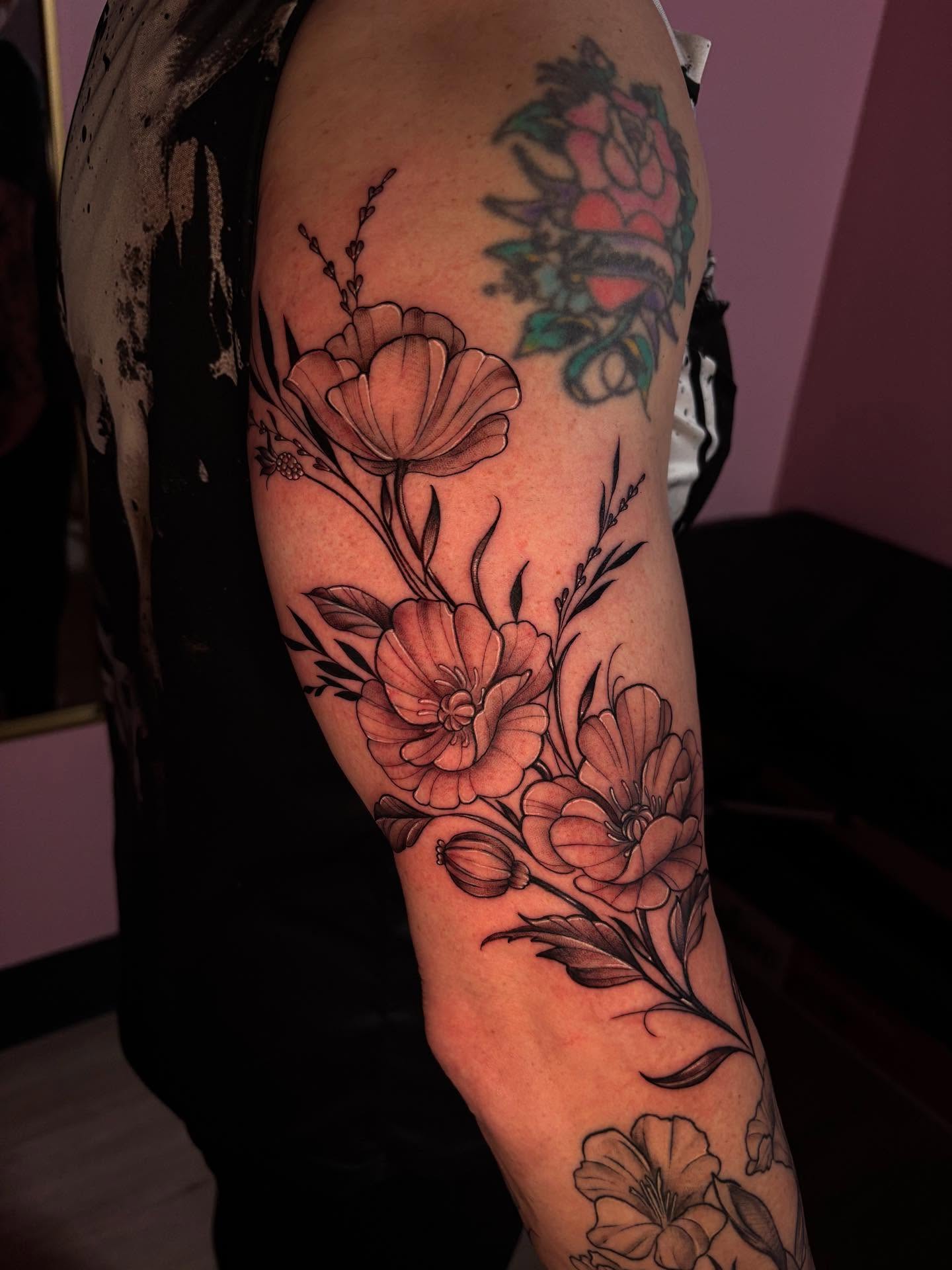 Flowers black and grey tattoo on the forearm by ★𝔗𝔞𝔱𝔱𝔬𝔬𝔰 𝔟𝔶 𝔗𝔢𝔞𝔙𝔞𝔫𝔊𝔬𝔤𝔥 ★