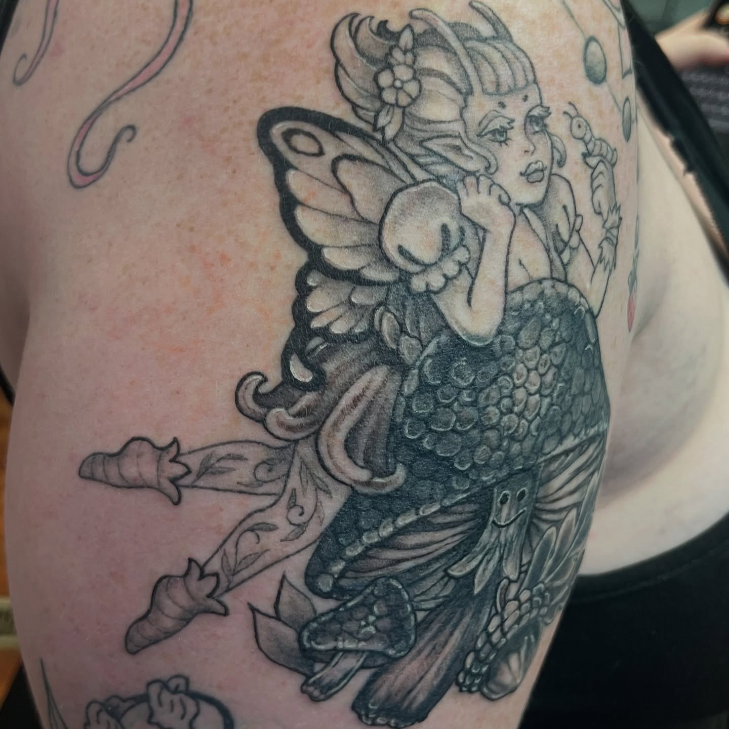 Tattoo by @caitoscreations — black_and_grey