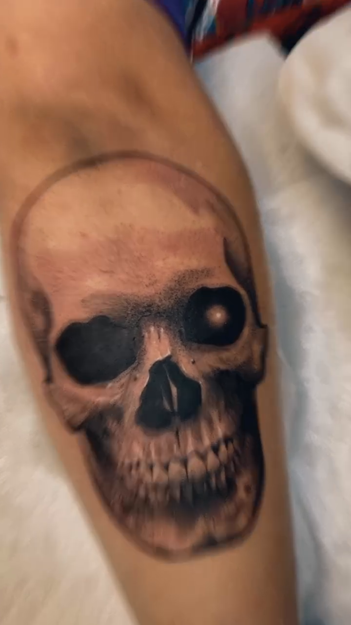 Skull realism tattoo by Angel Rodriguez