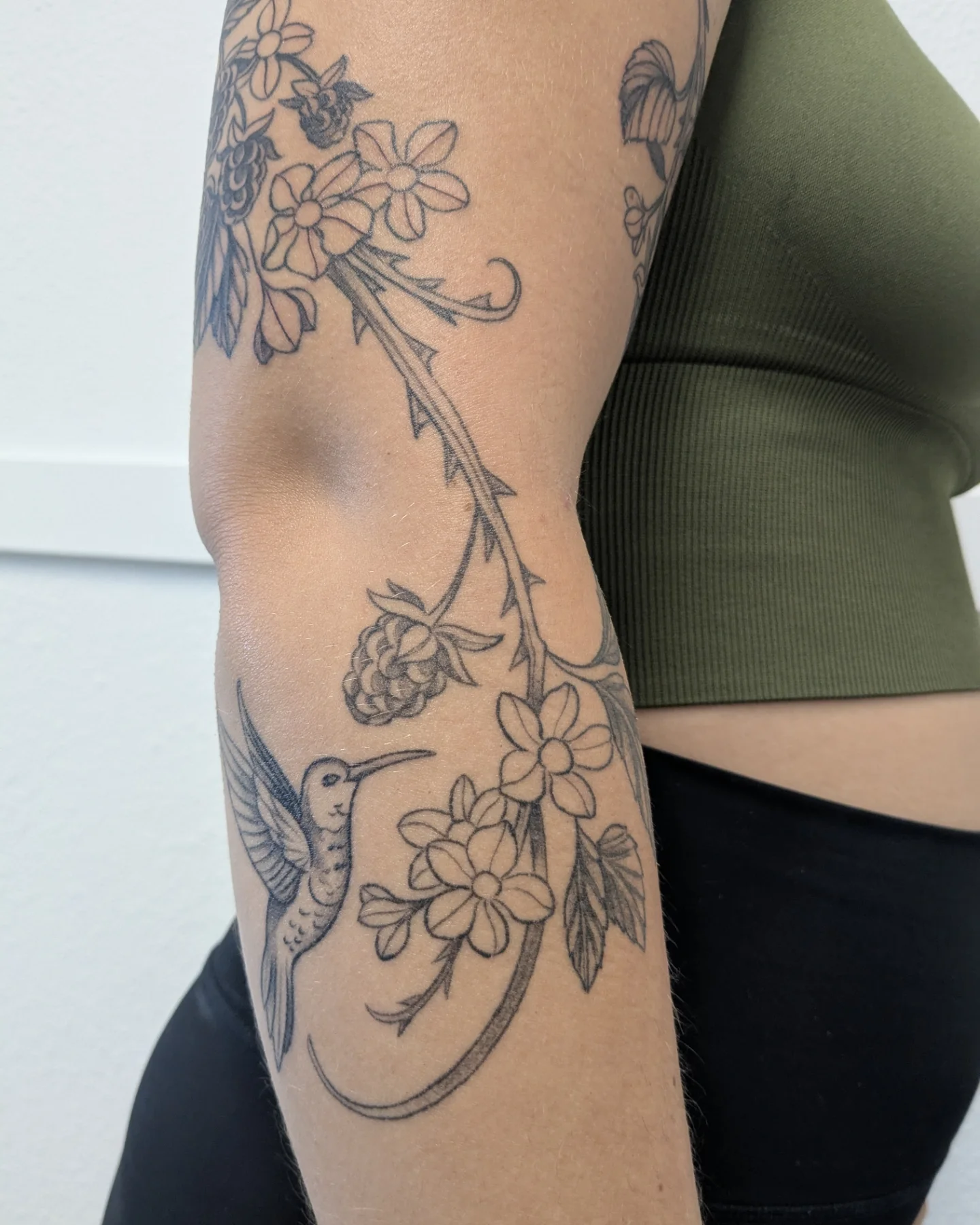 Tattoo by @fernewt — black_and_grey