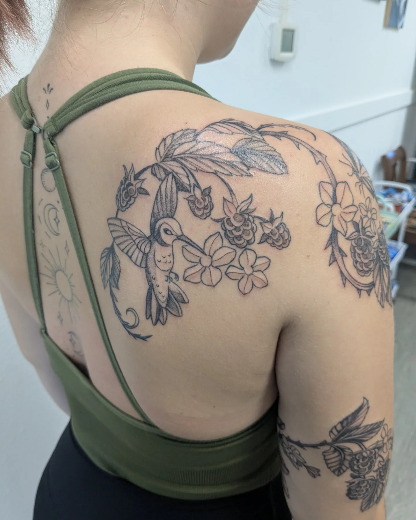 Tattoo by @fernewt — black_and_grey